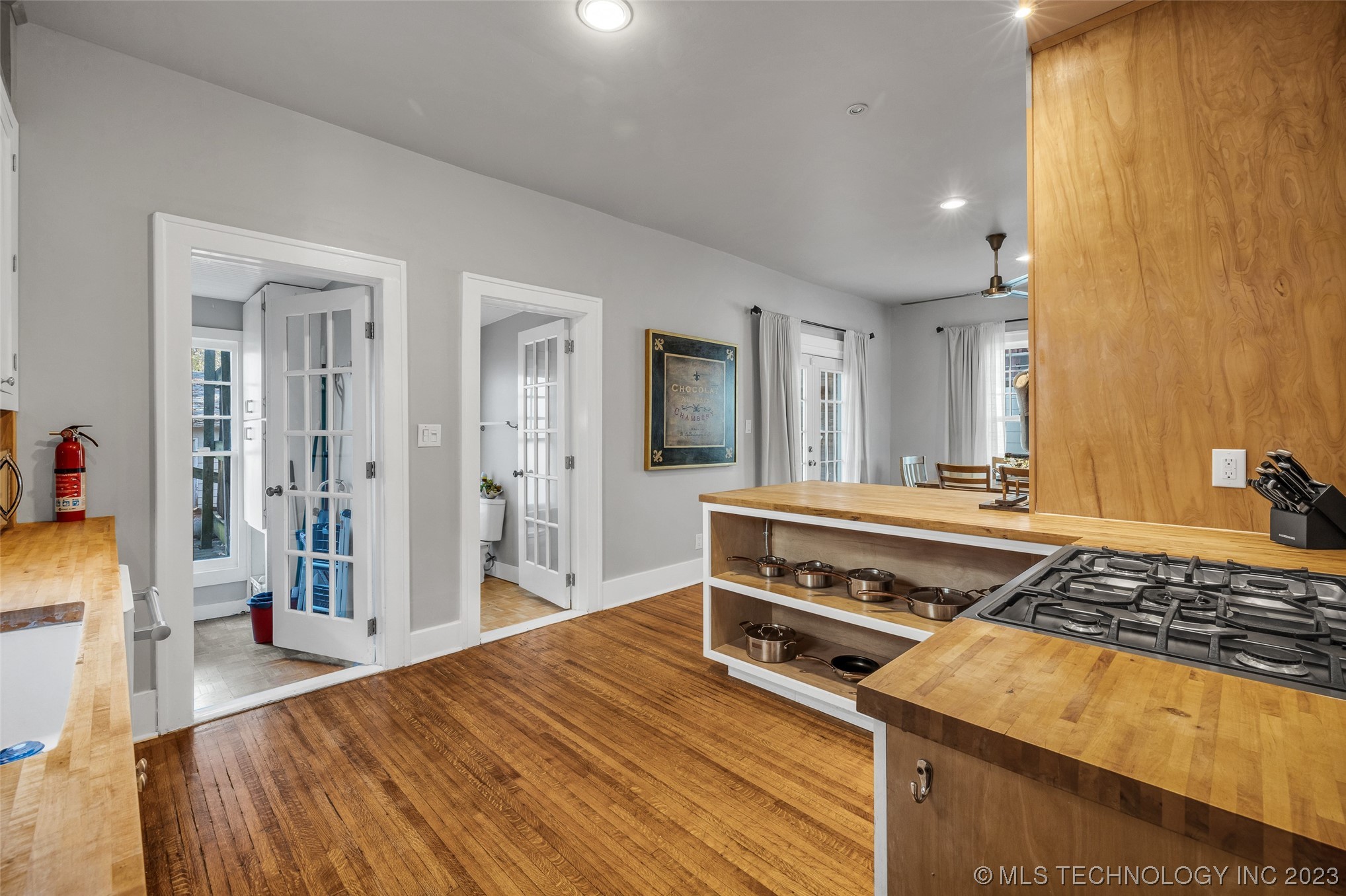 1127 N Denver Avenue