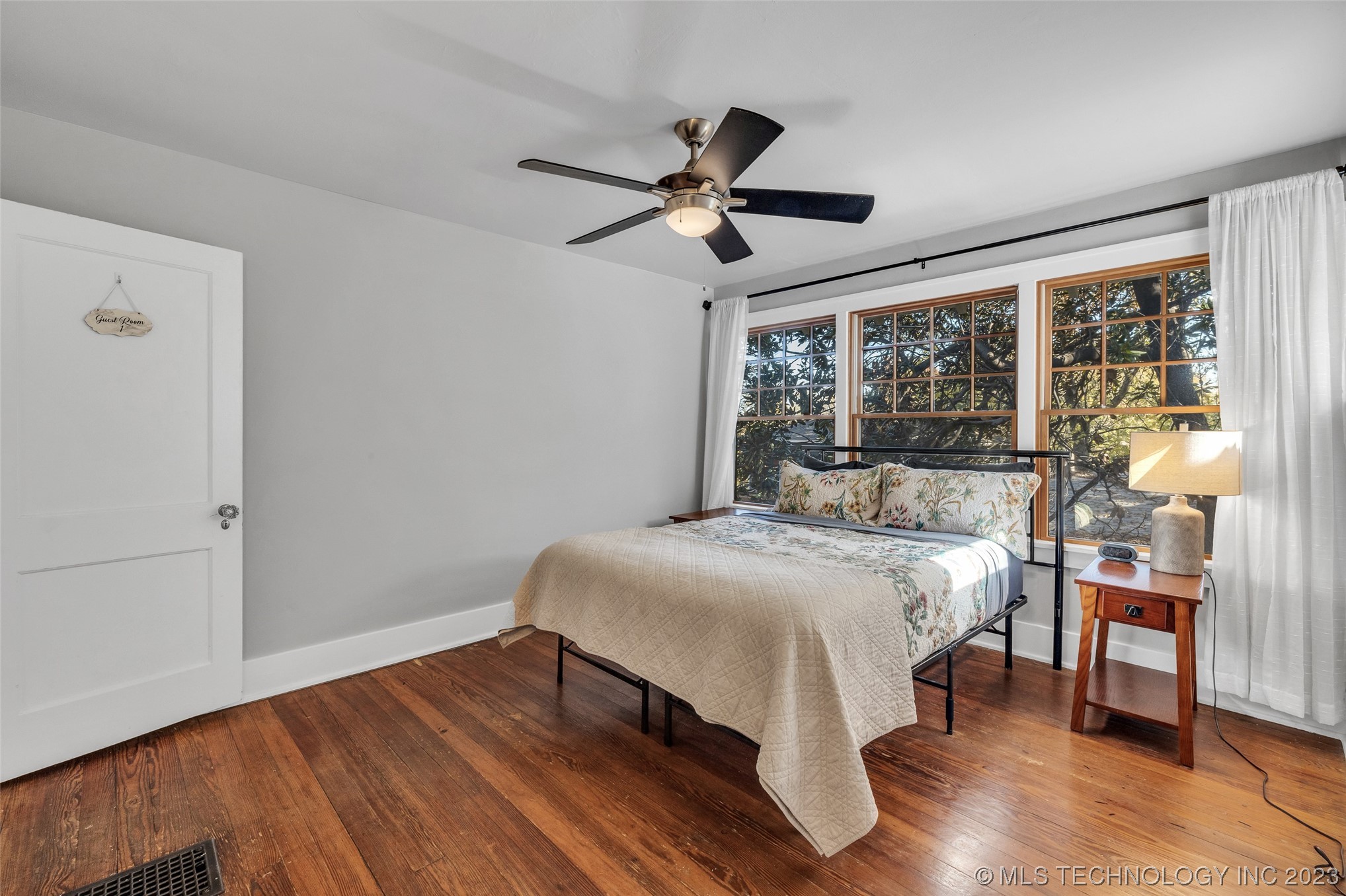 1127 N Denver Avenue