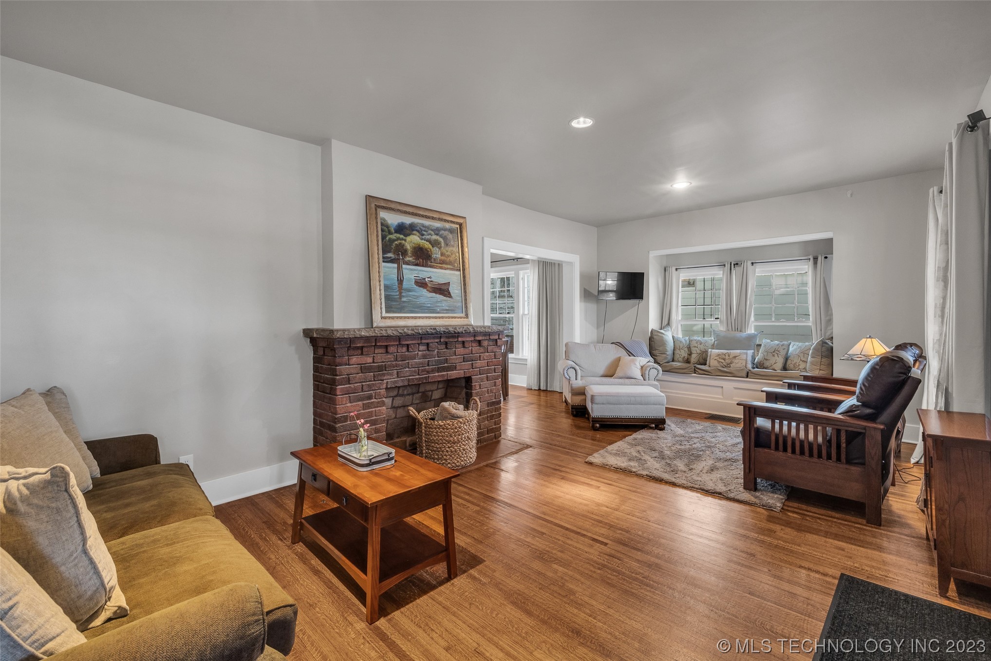 1127 N Denver Avenue