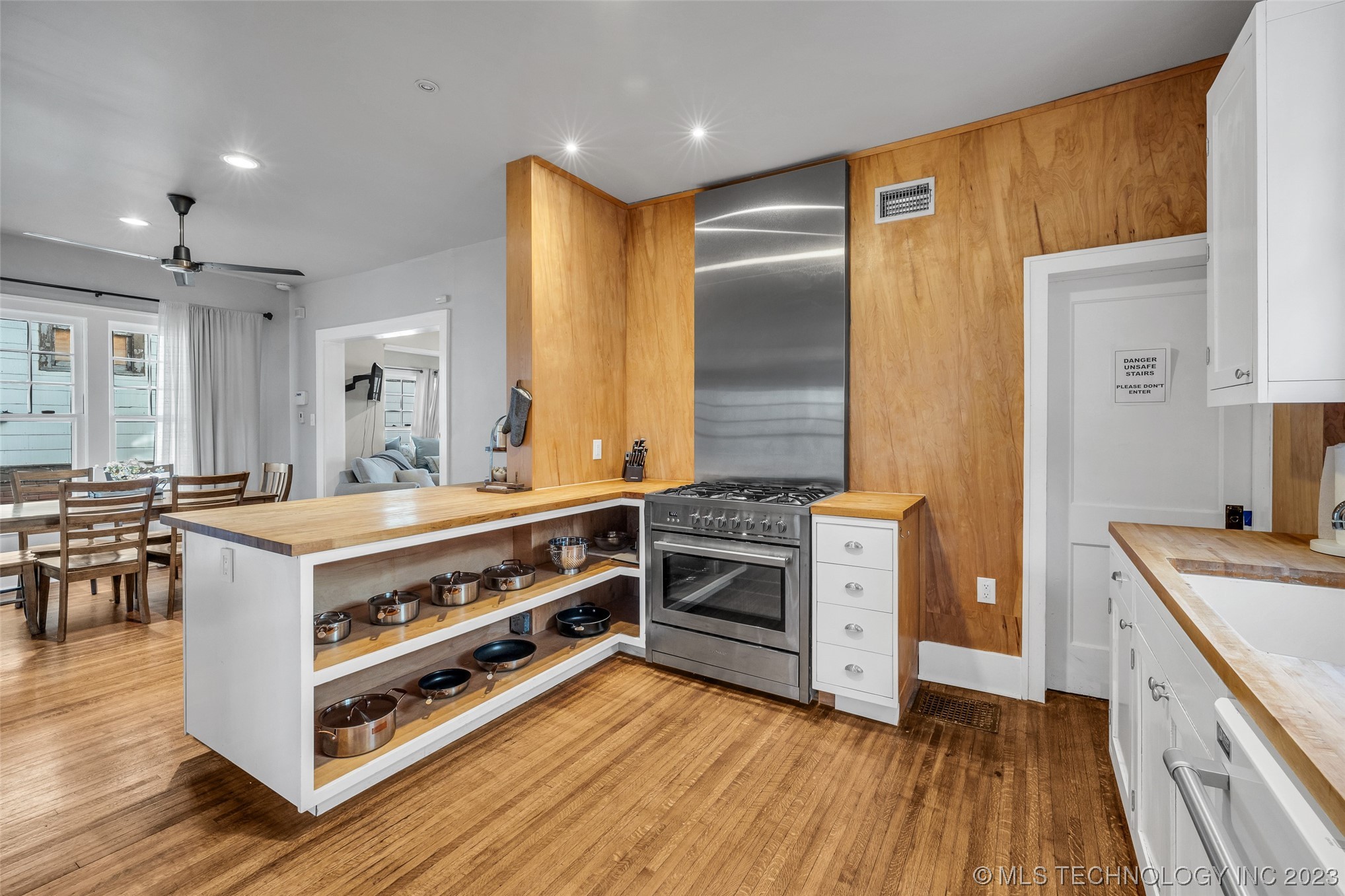 1127 N Denver Avenue