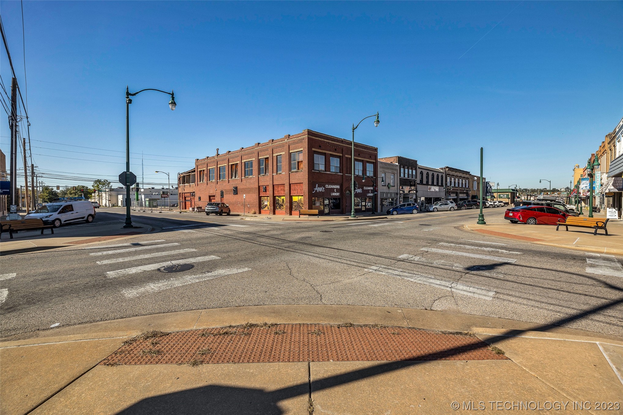 401 W Will Rogers Boulevard