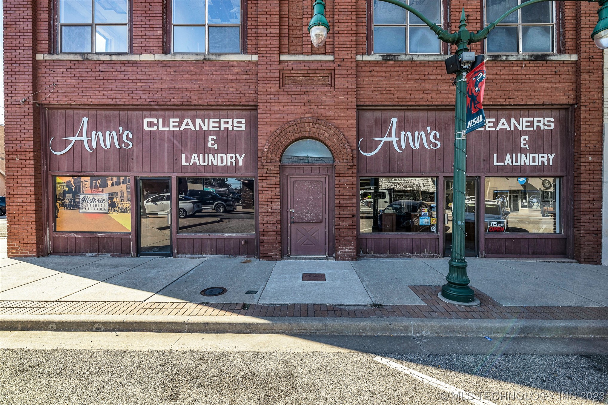 401 W Will Rogers Boulevard