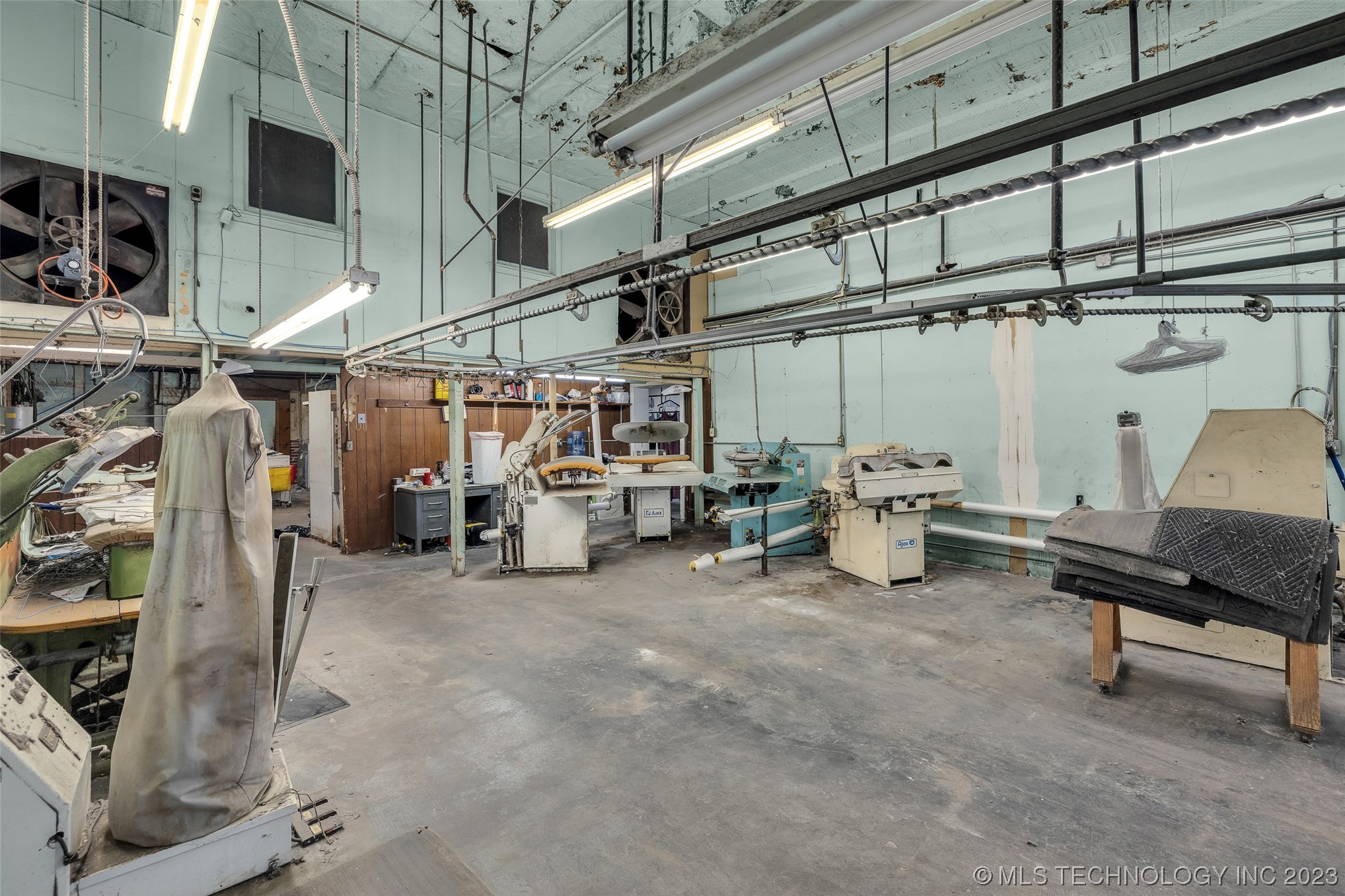 401 W Will Rogers Boulevard