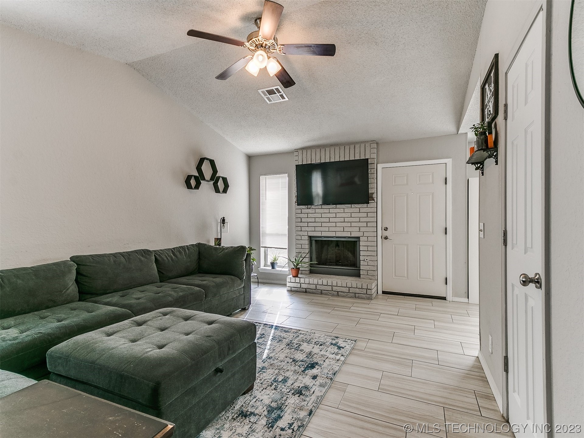 4317 E 101st Street N