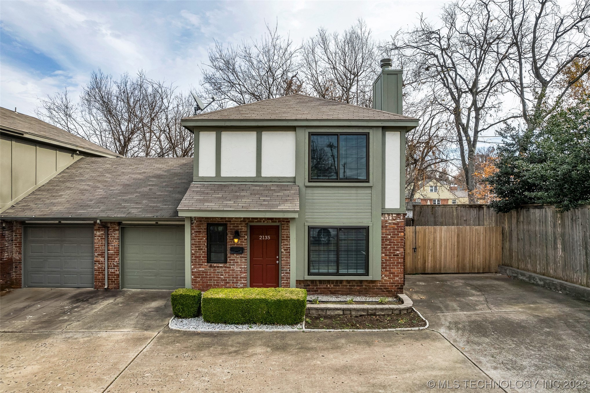2135 S Lewis Avenue