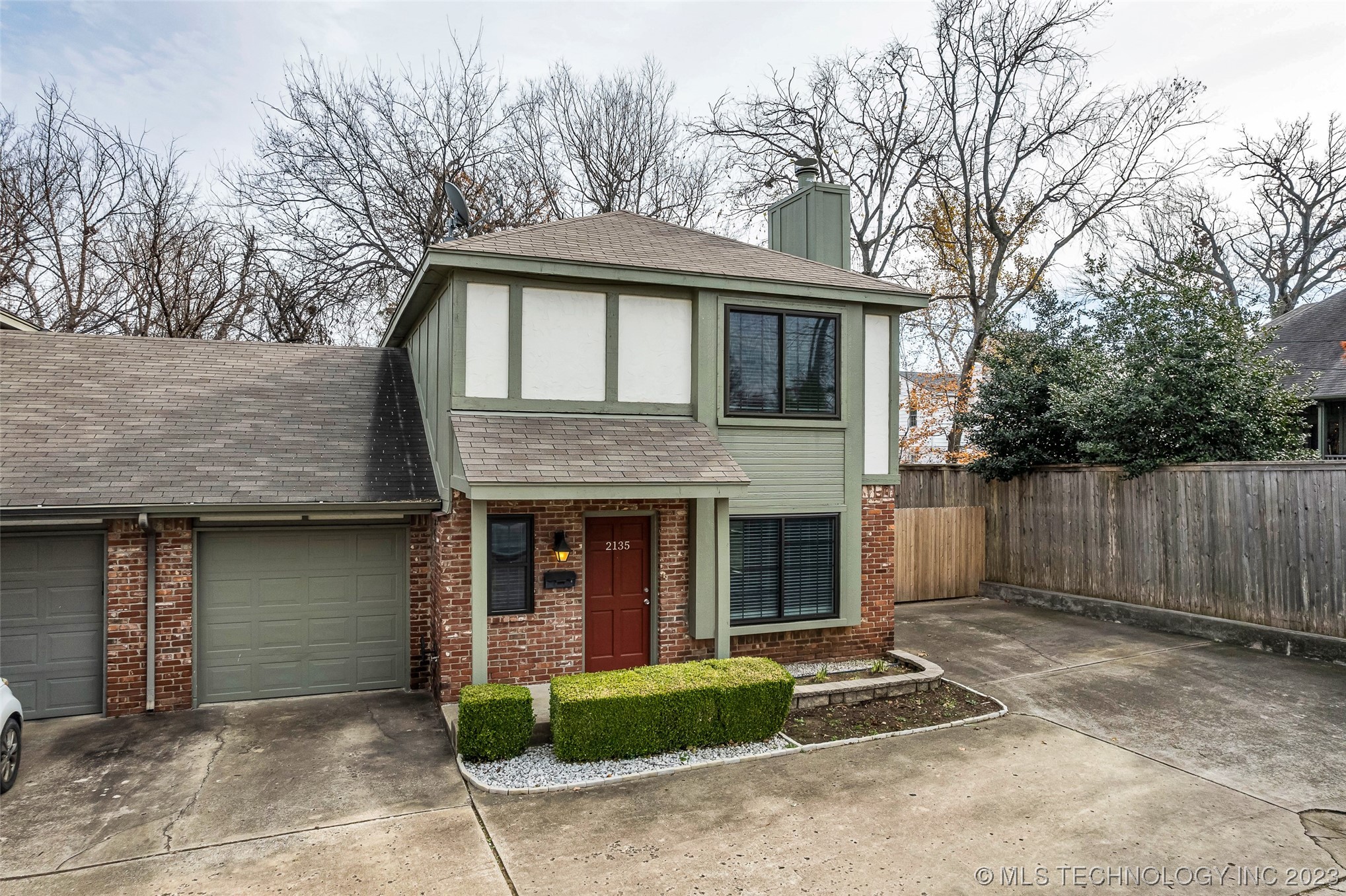 2135 S Lewis Avenue