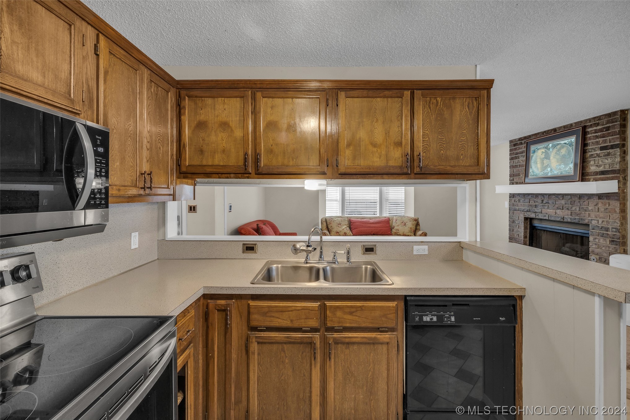 1104 S Florence Avenue