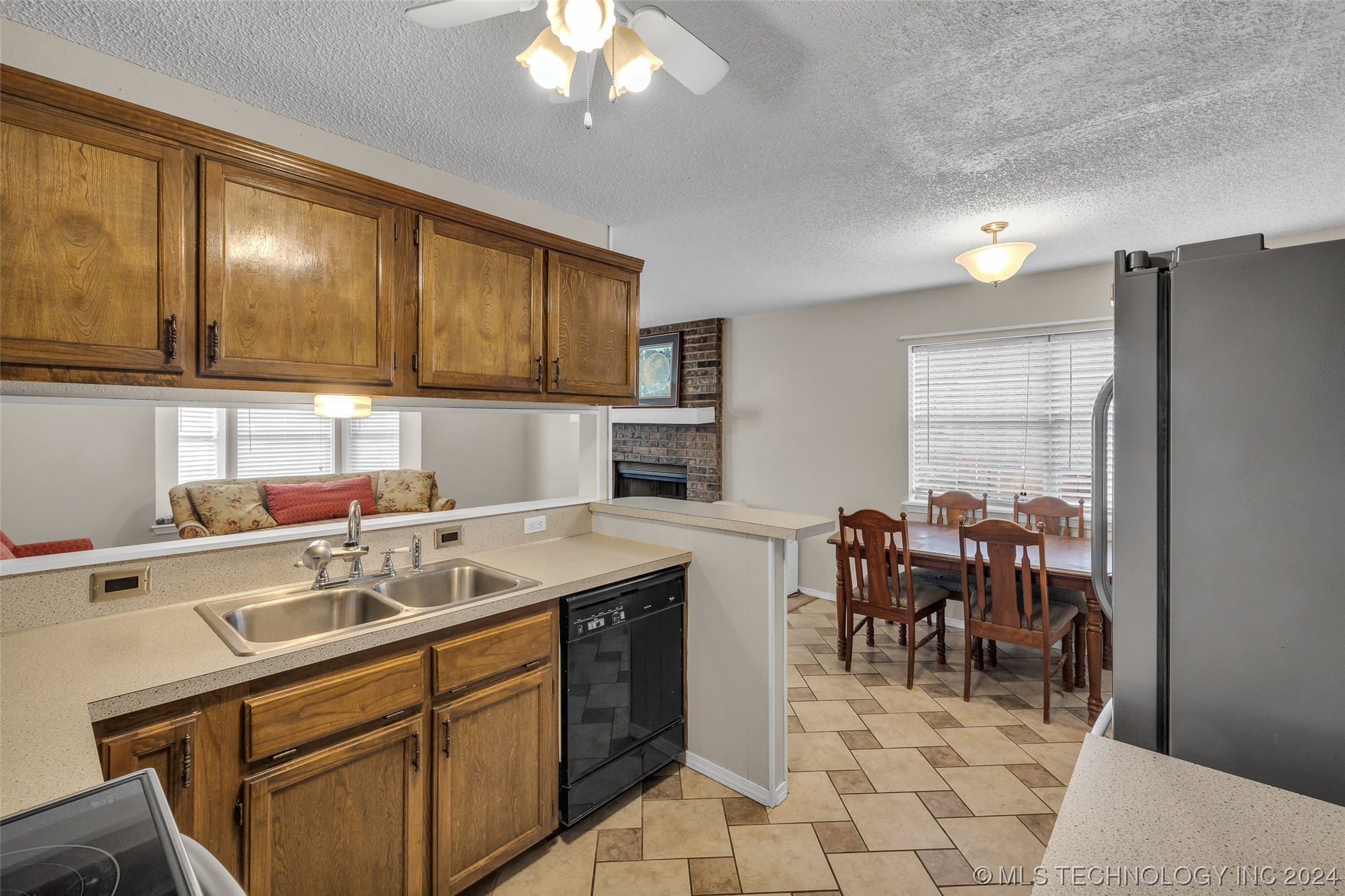 1104 S Florence Avenue