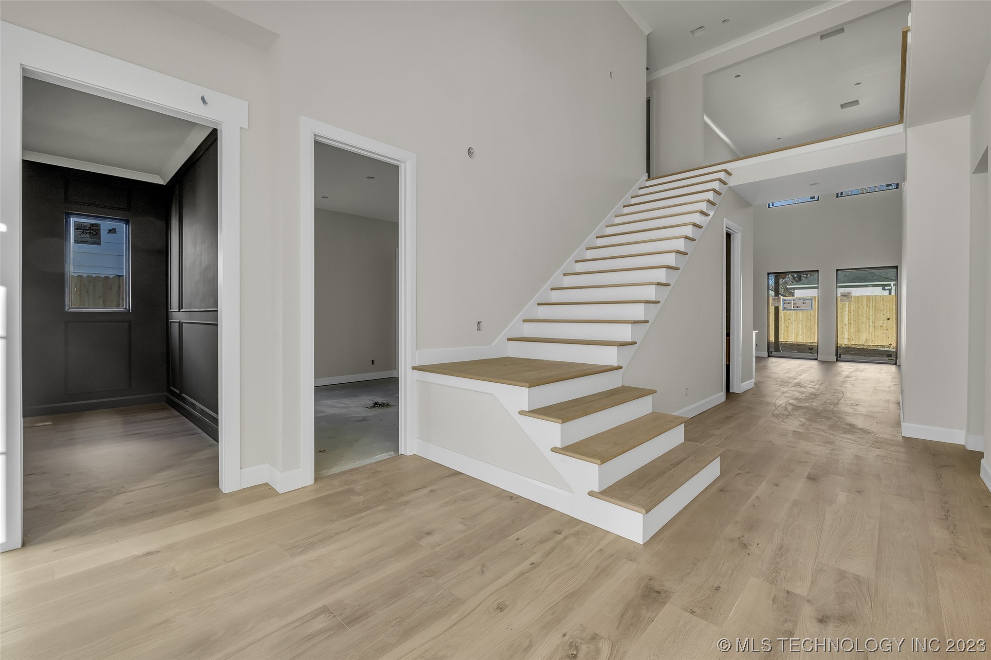 3121 S Detroit Avenue