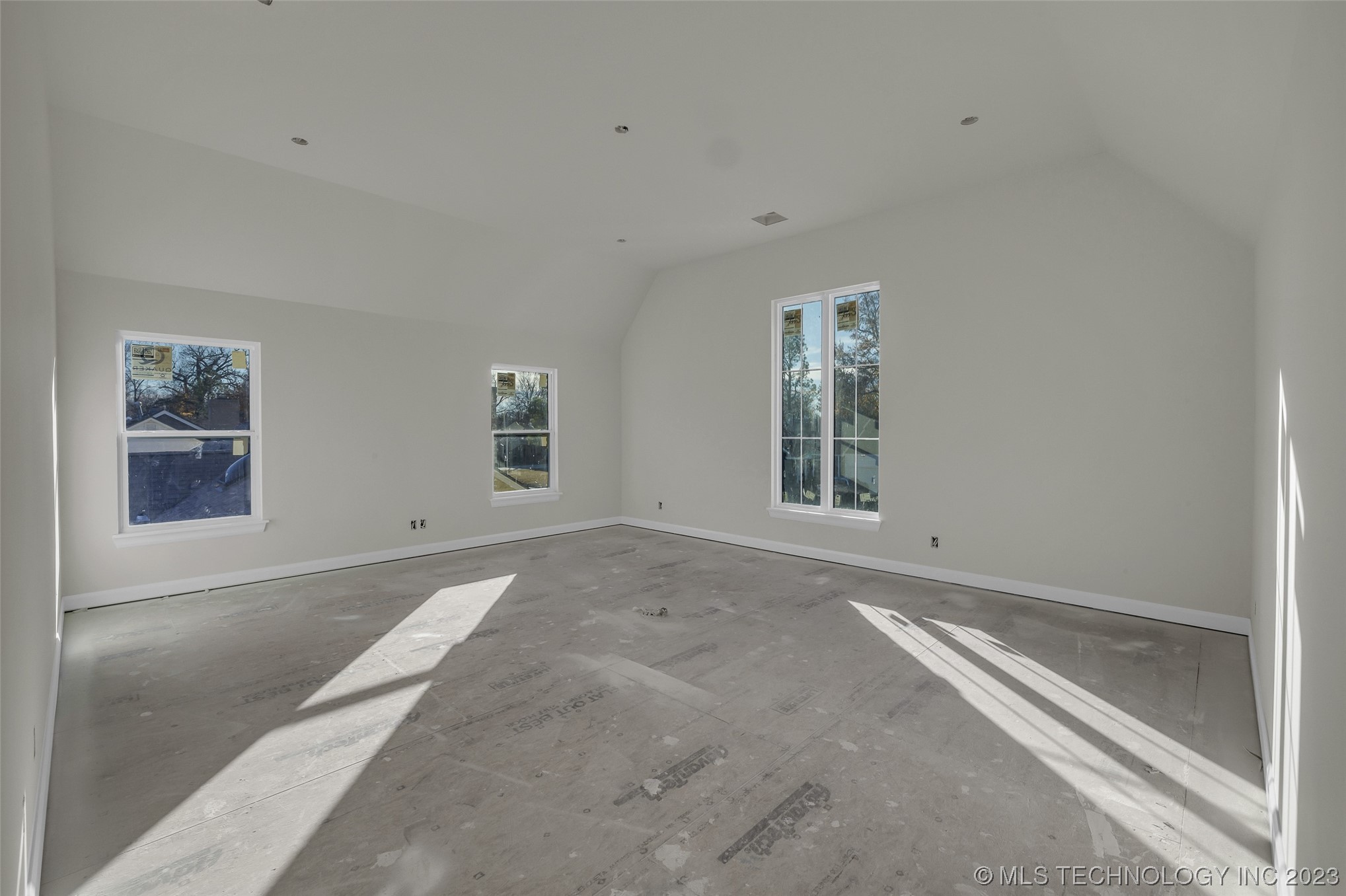 3121 S Detroit Avenue