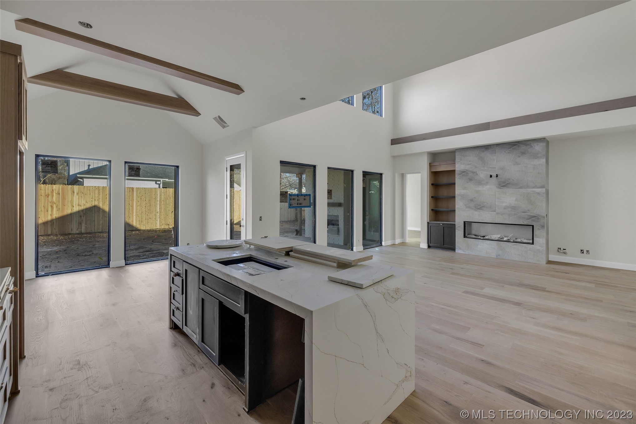 3121 S Detroit Avenue