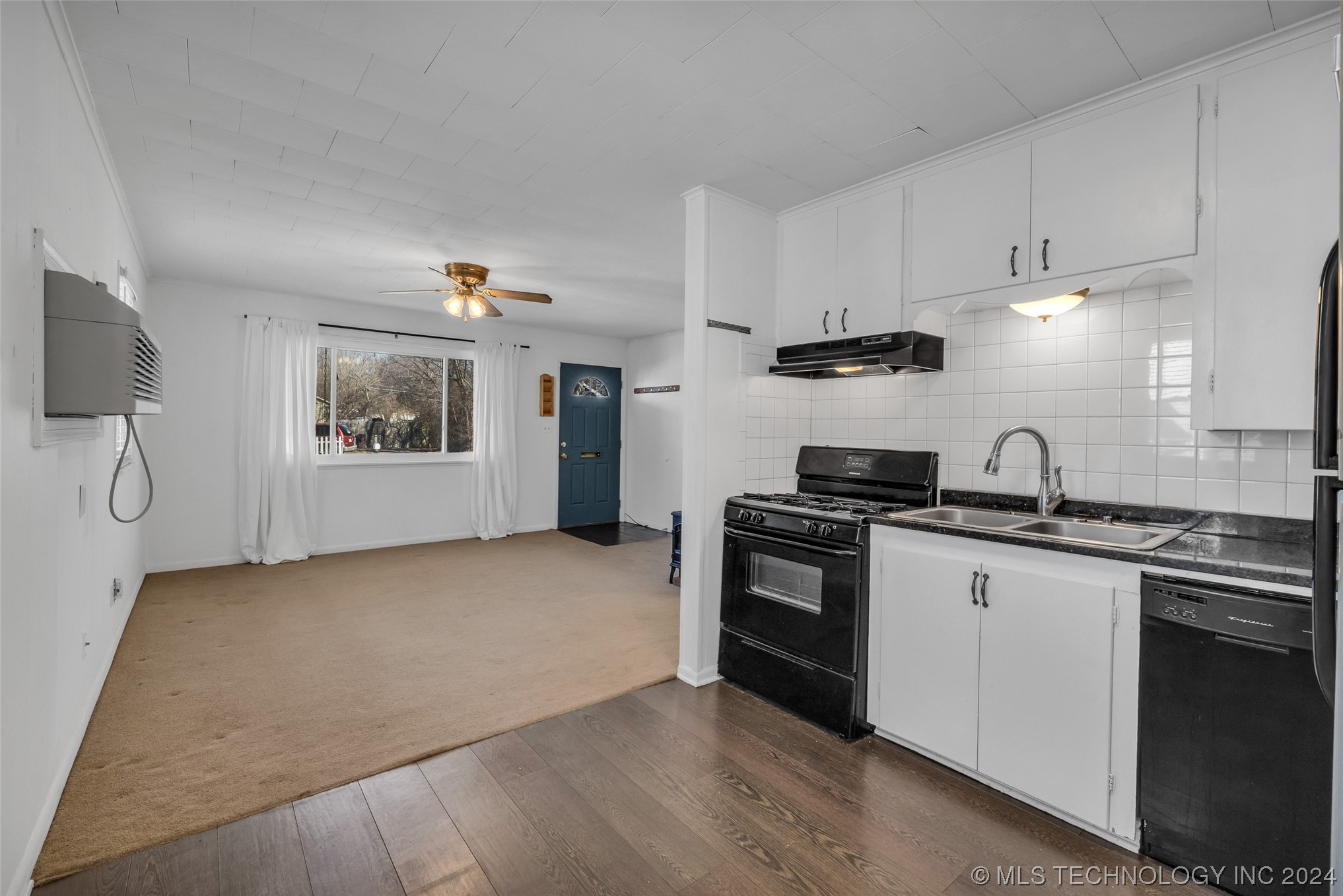 211 E Fort Worth Street