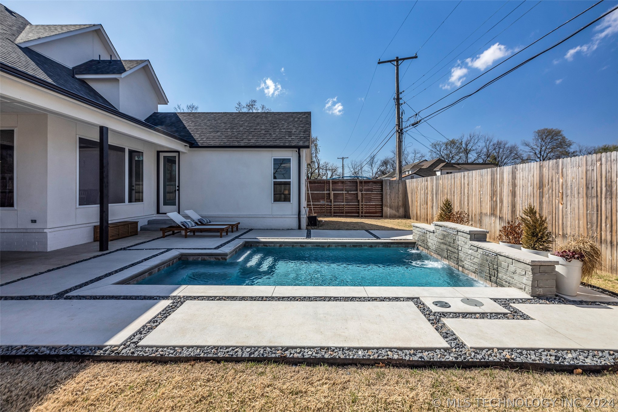 3722 S Norfolk Avenue