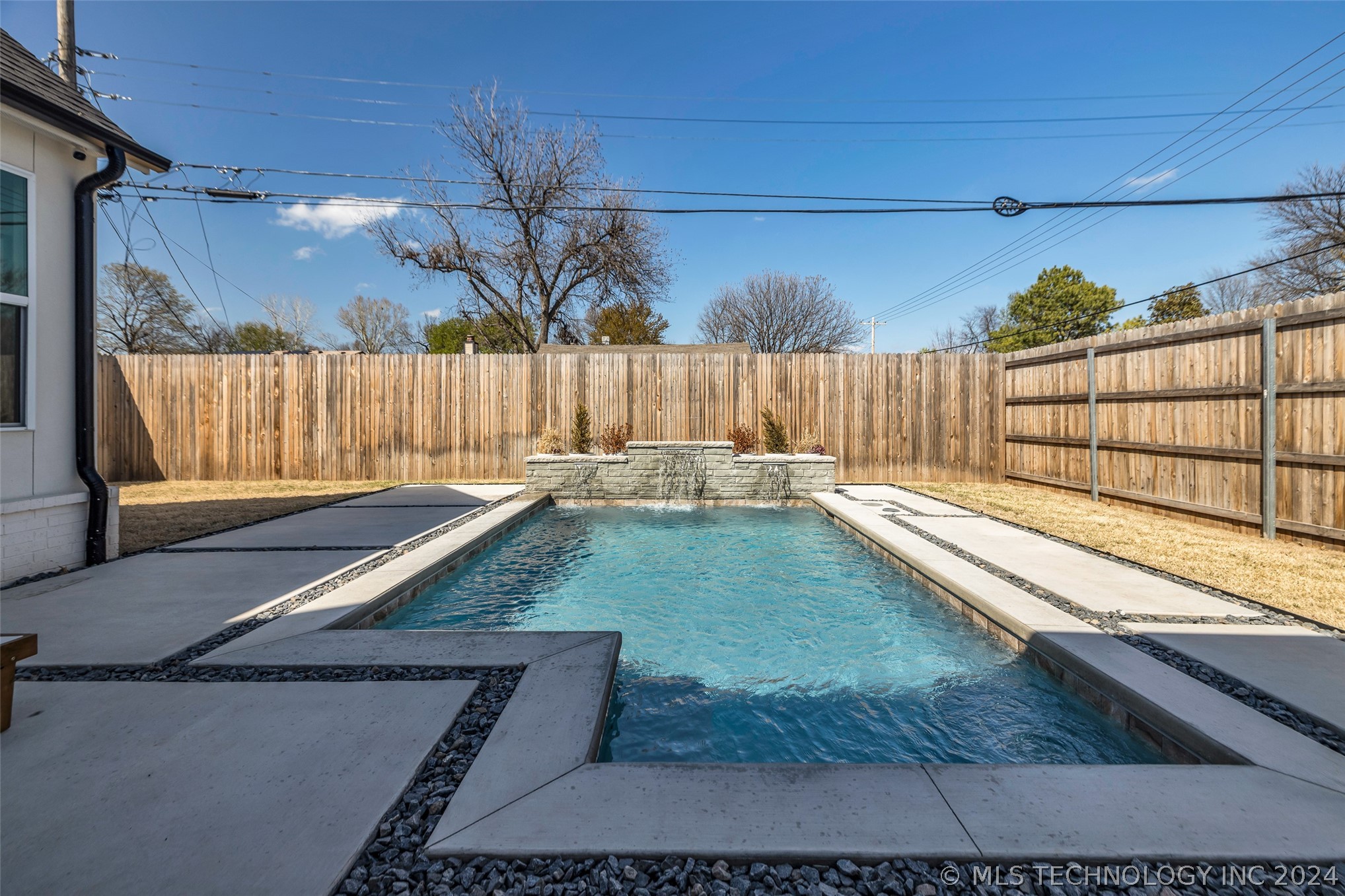 3722 S Norfolk Avenue