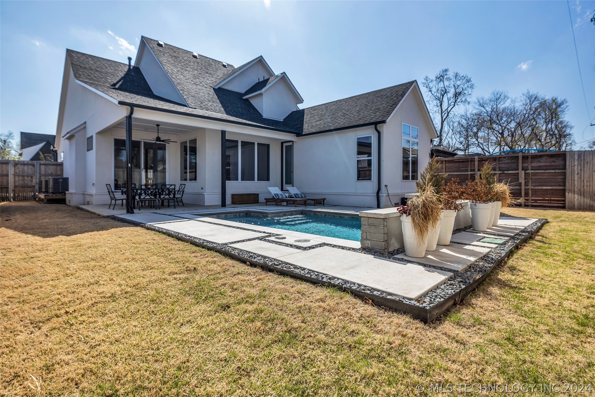 3722 S Norfolk Avenue