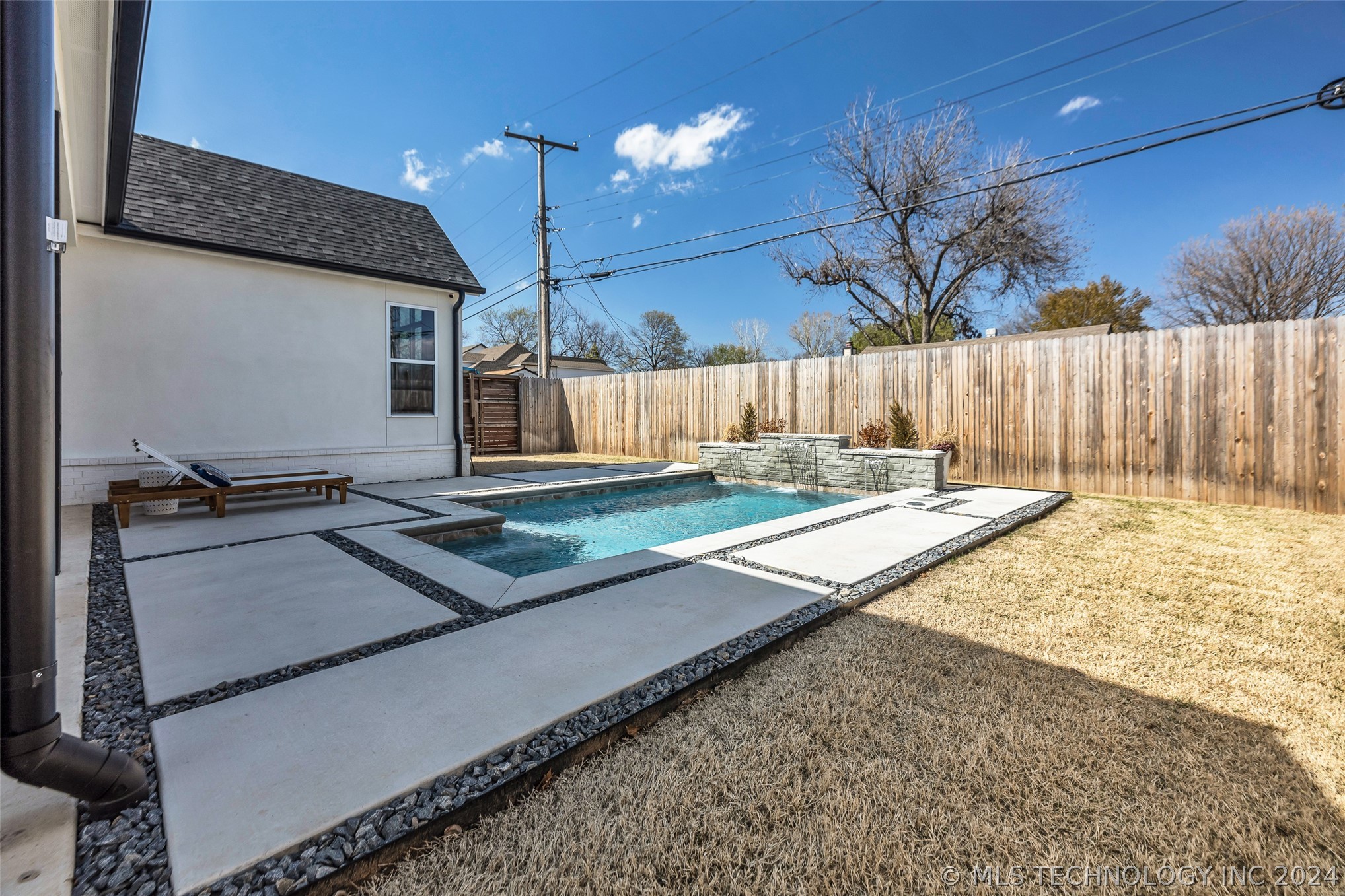 3722 S Norfolk Avenue