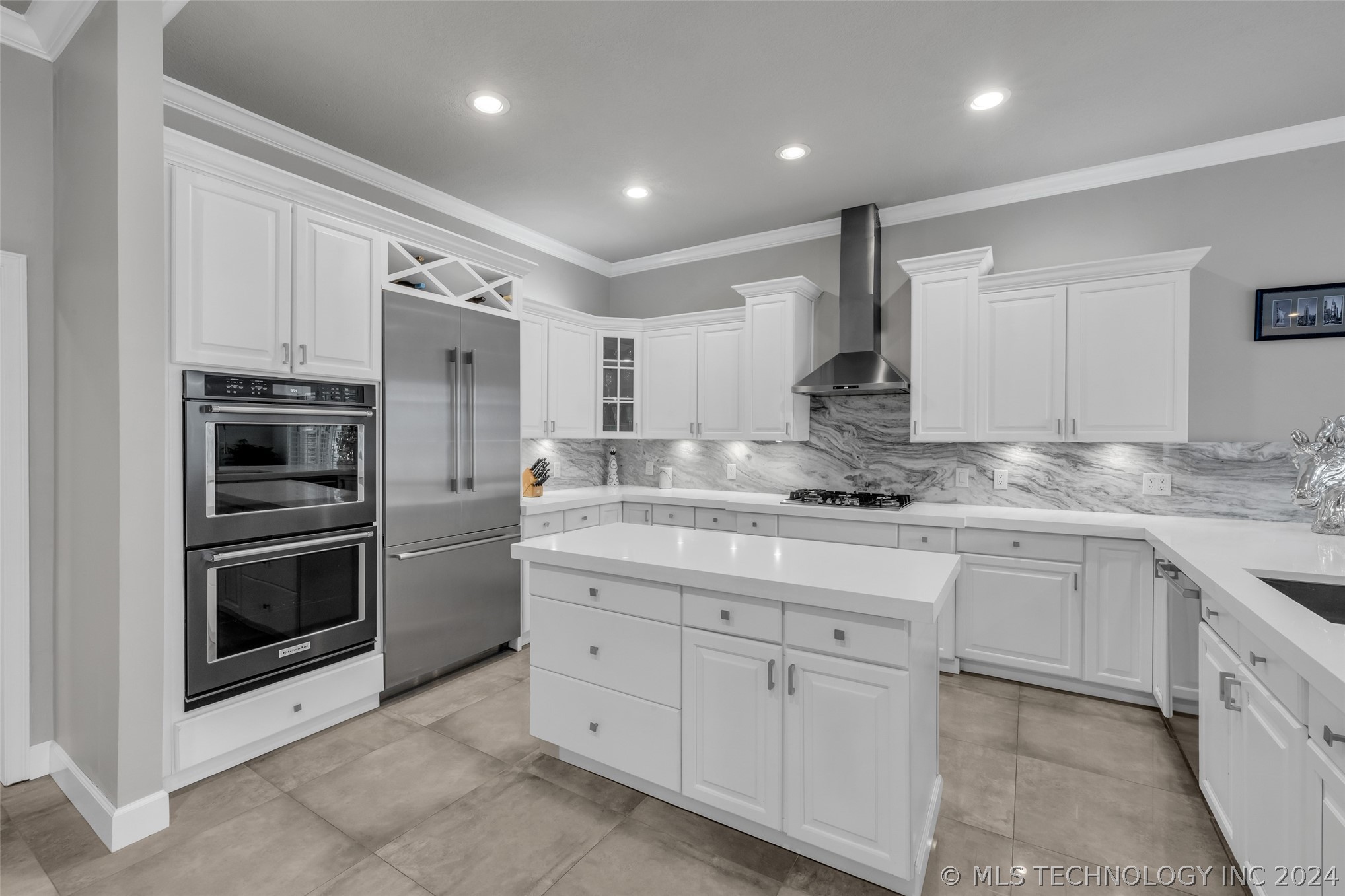 3613 S Sequoia Avenue