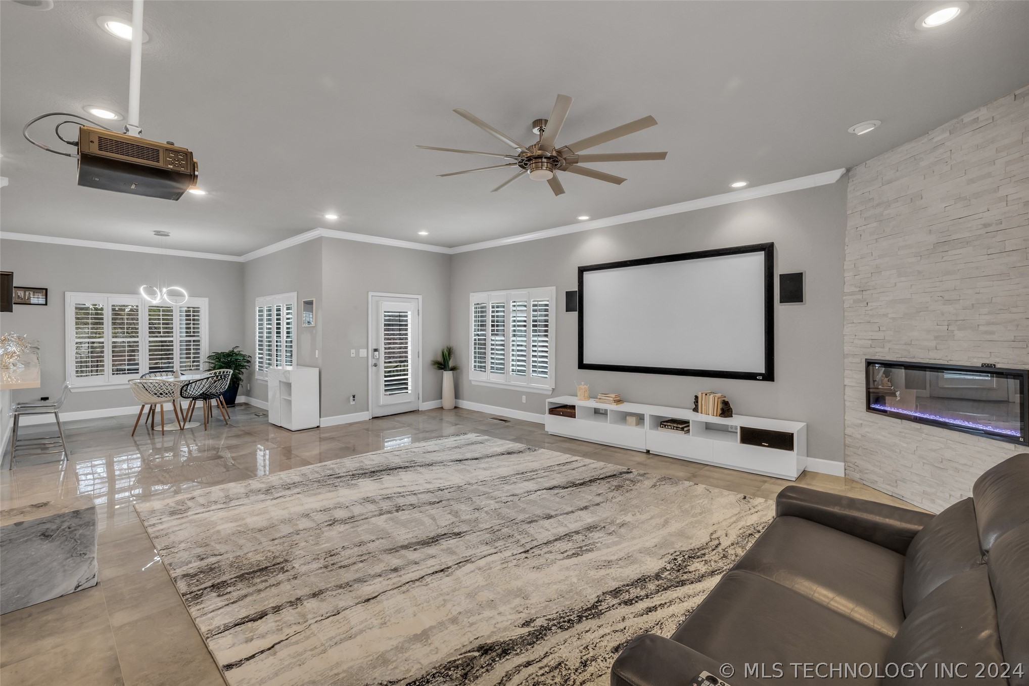 3613 S Sequoia Avenue