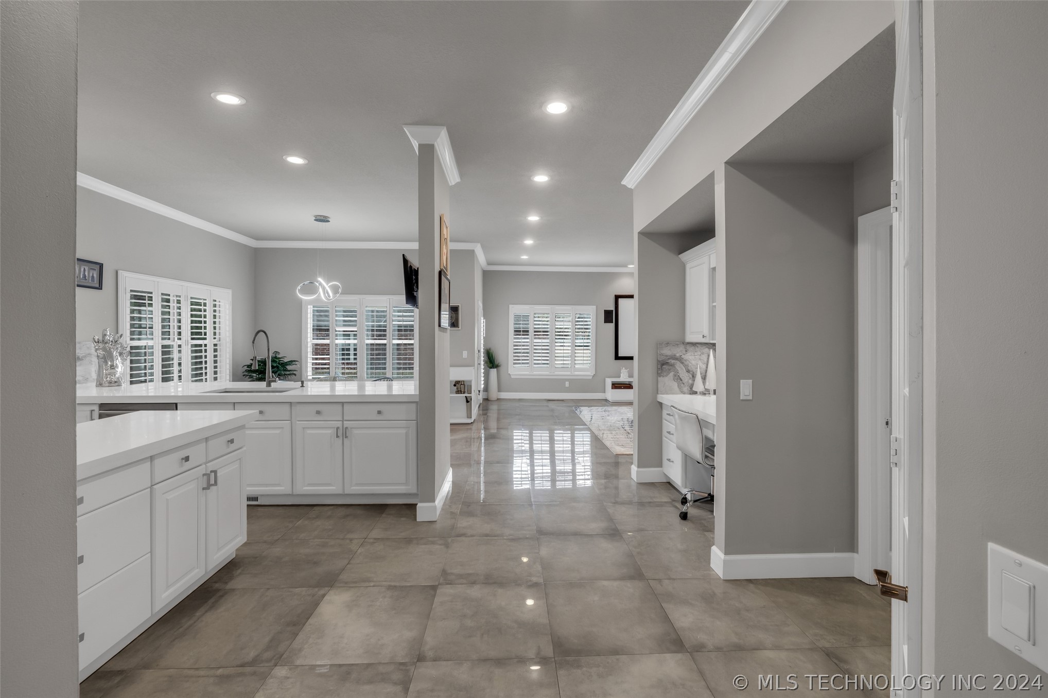 3613 S Sequoia Avenue