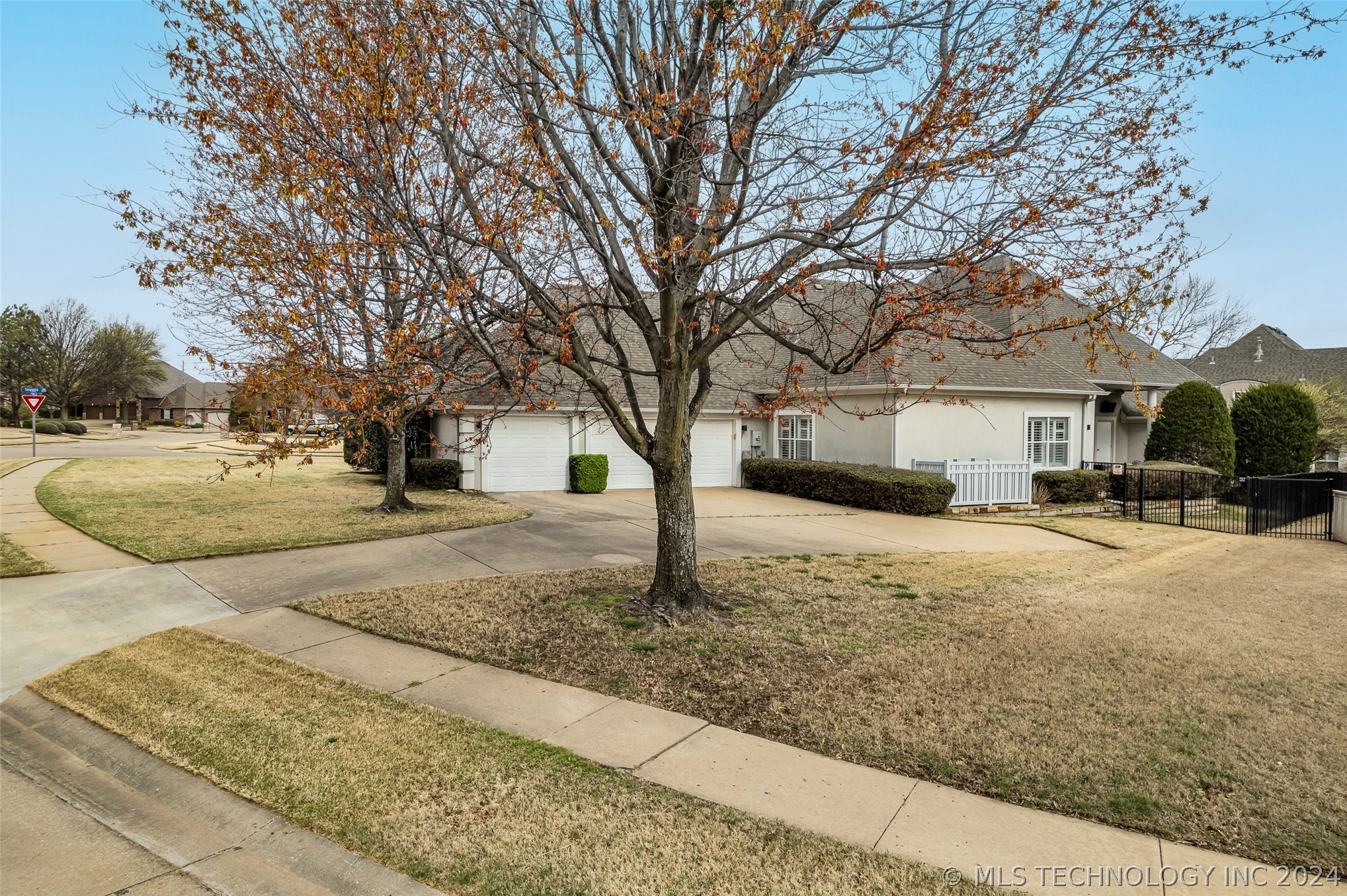 3613 S Sequoia Avenue