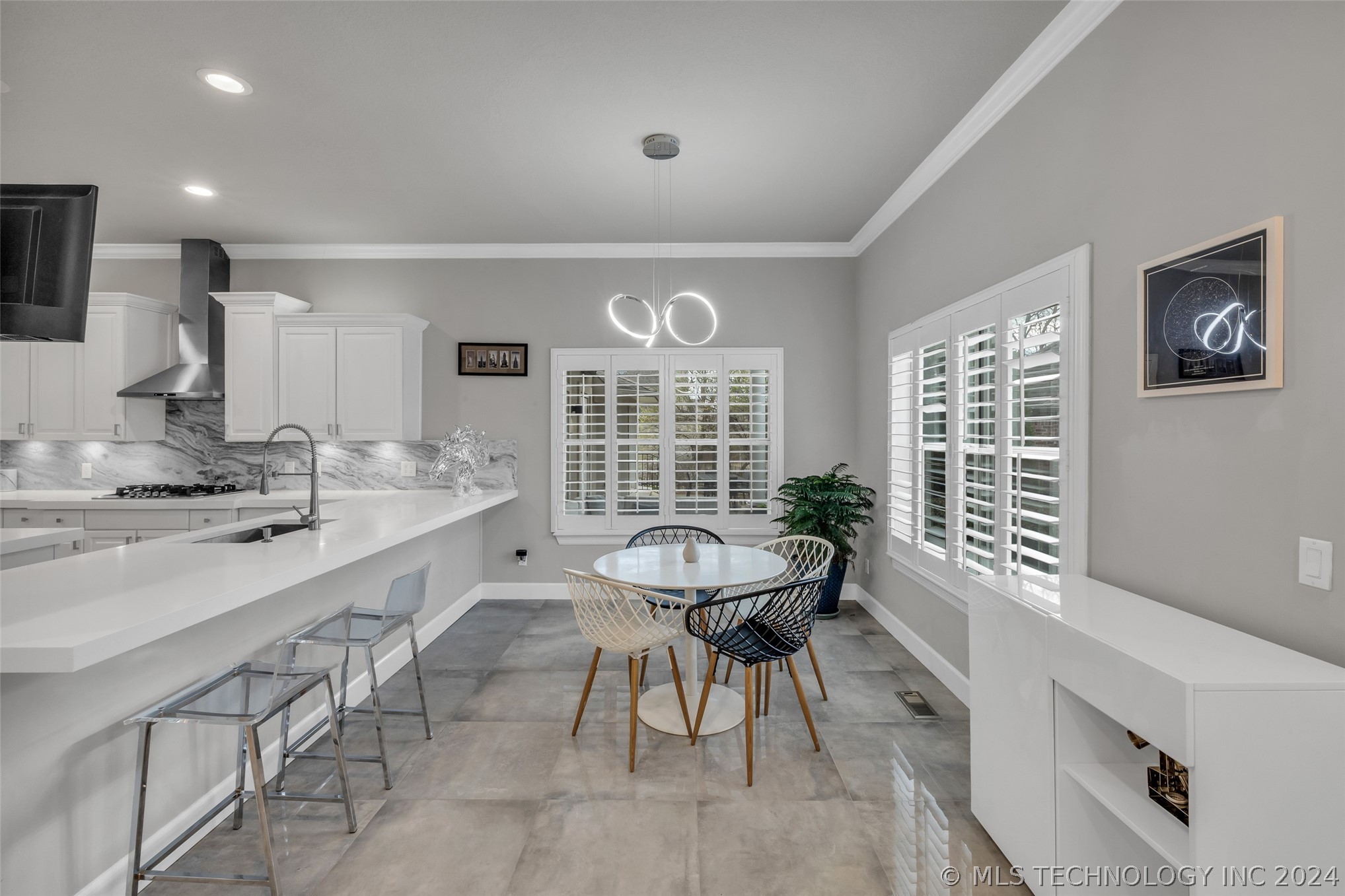 3613 S Sequoia Avenue