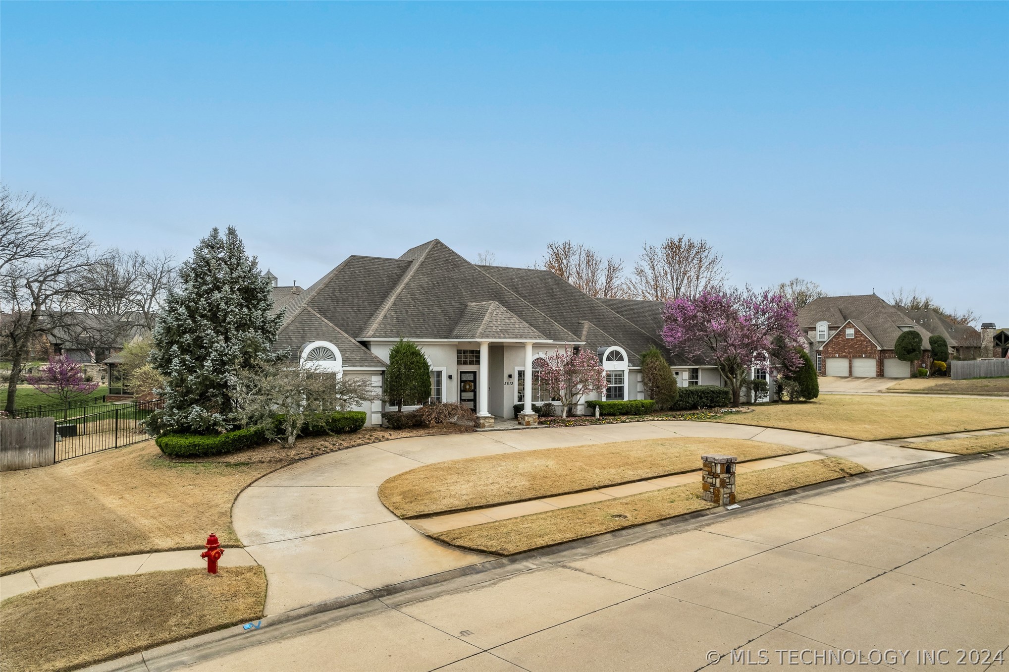 3613 S Sequoia Avenue