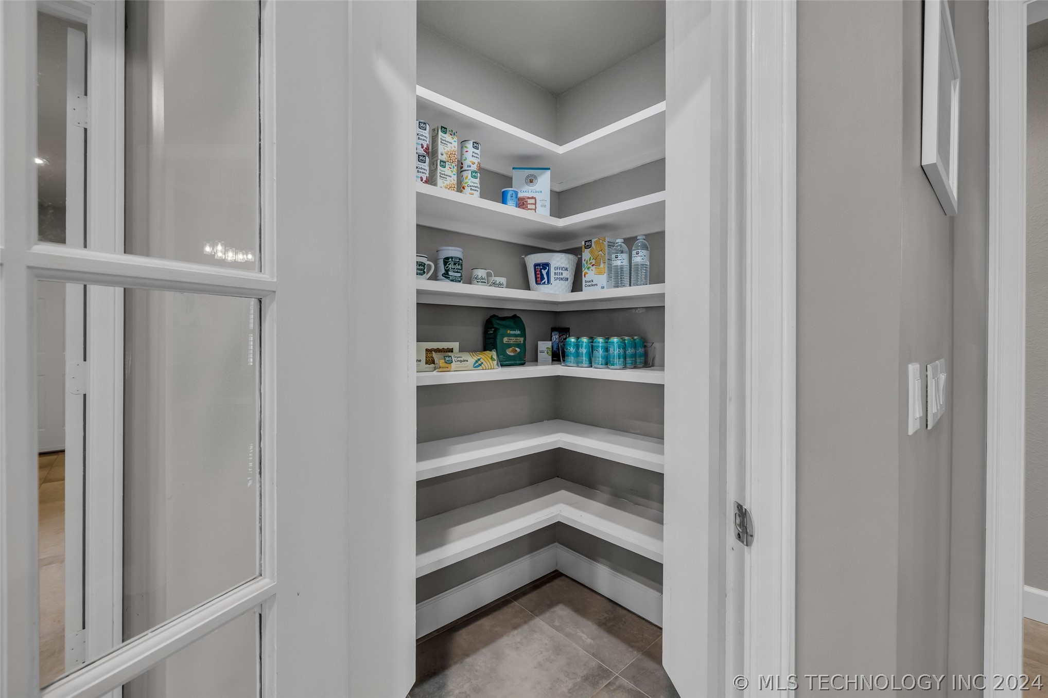 3613 S Sequoia Avenue