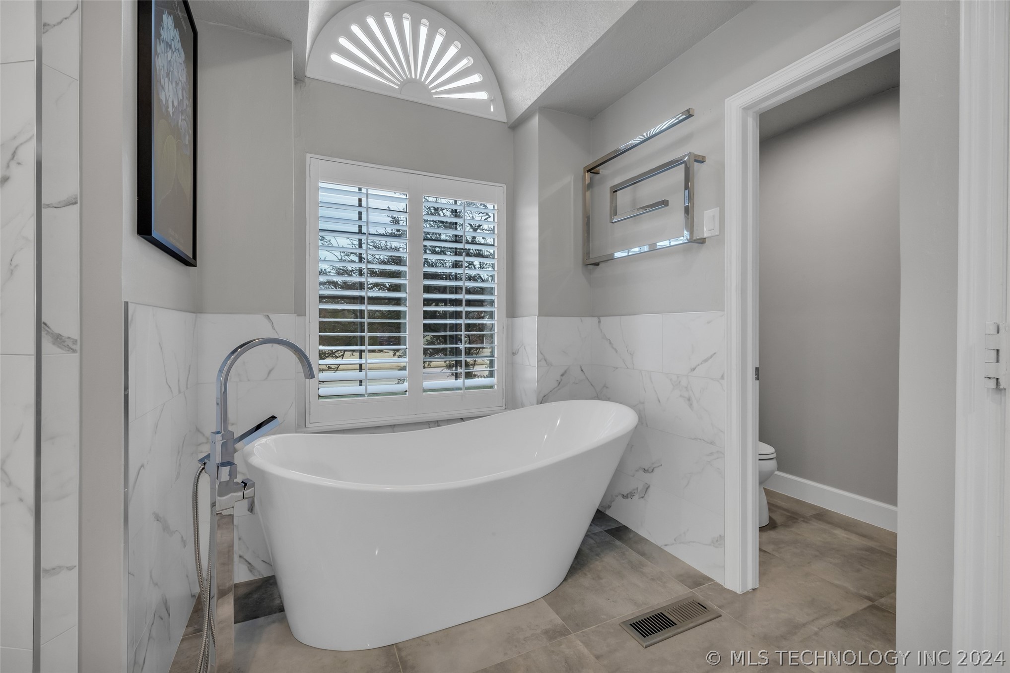 3613 S Sequoia Avenue