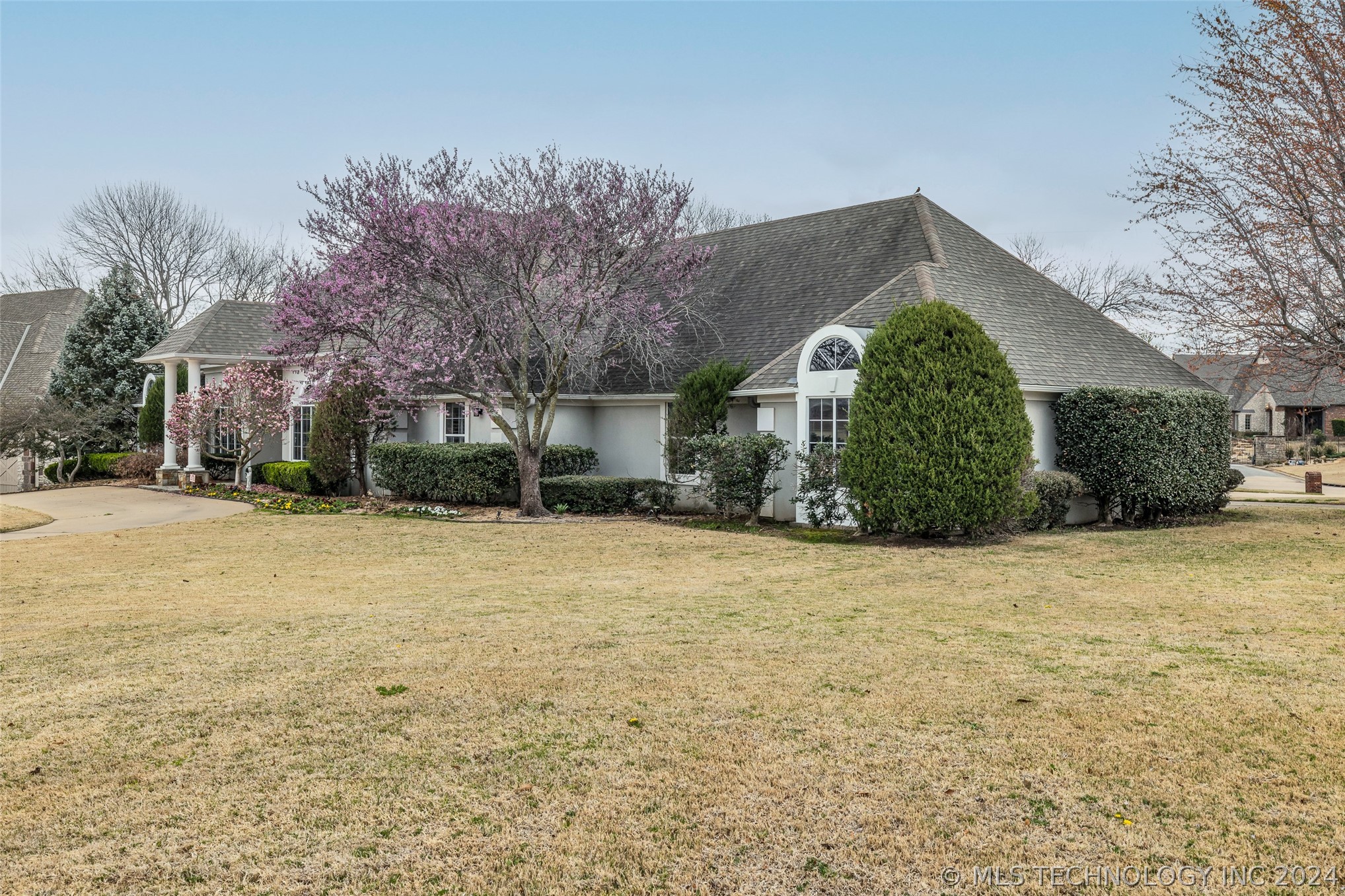 3613 S Sequoia Avenue