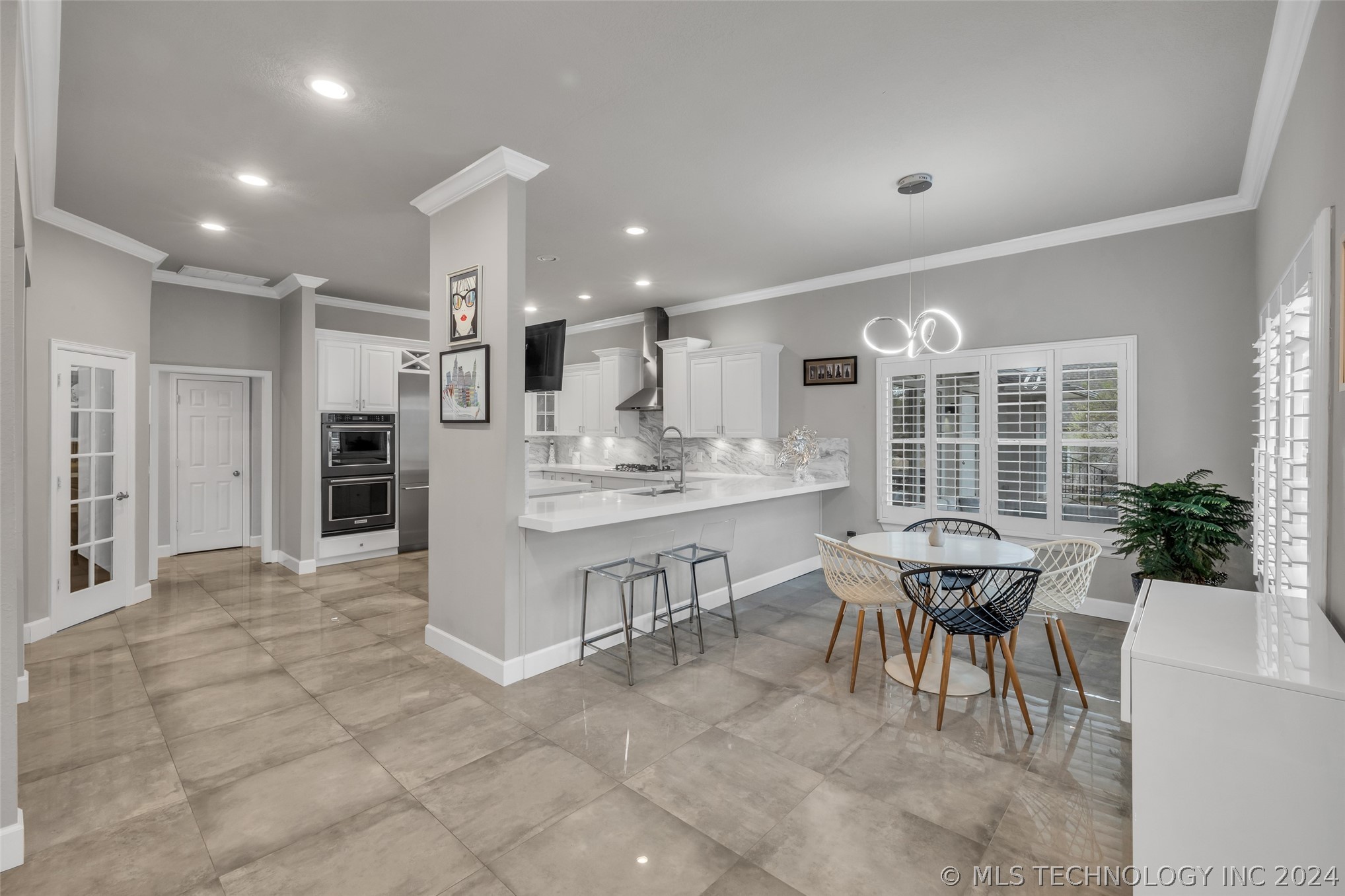 3613 S Sequoia Avenue