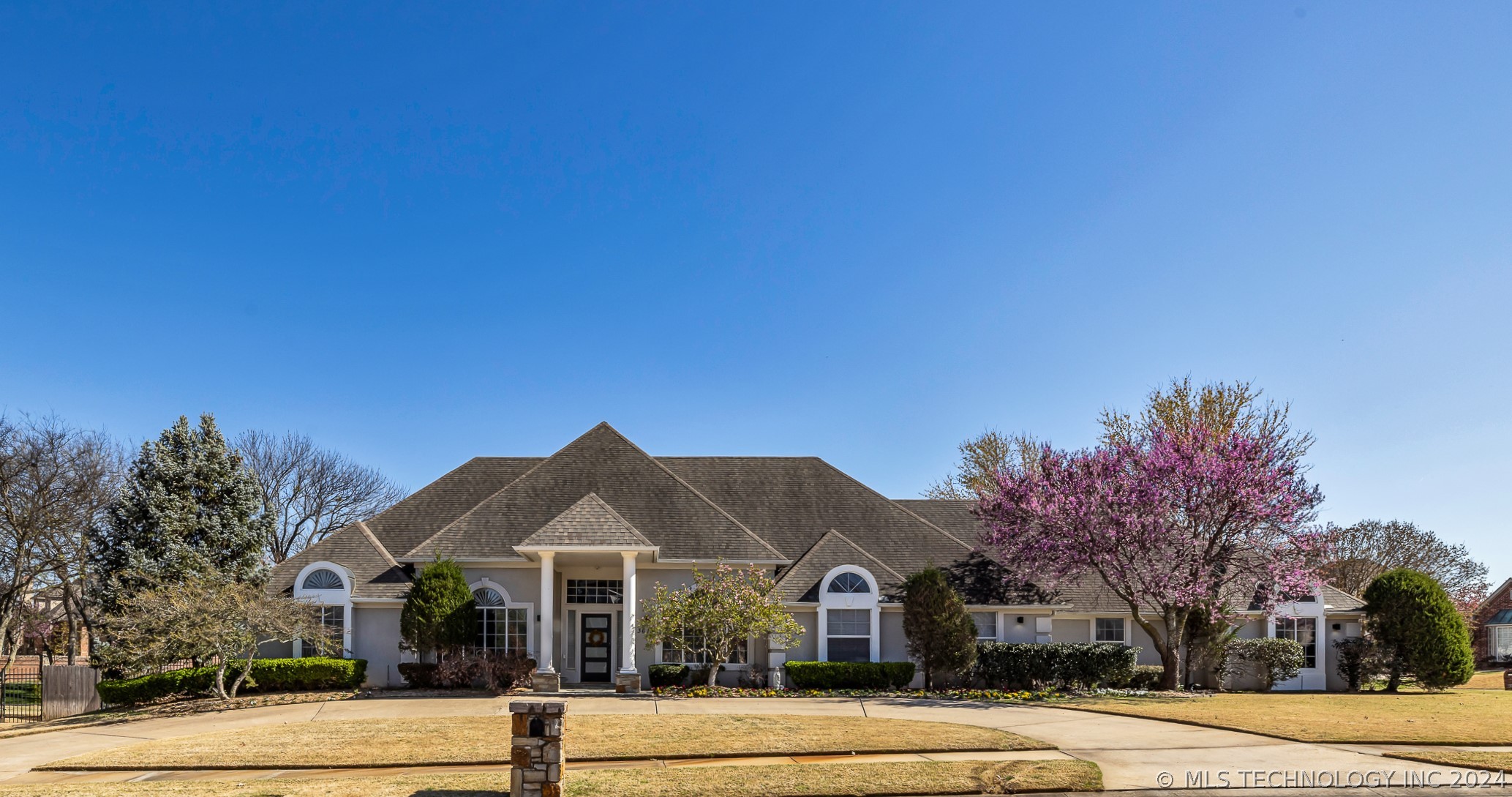 3613 S Sequoia Avenue