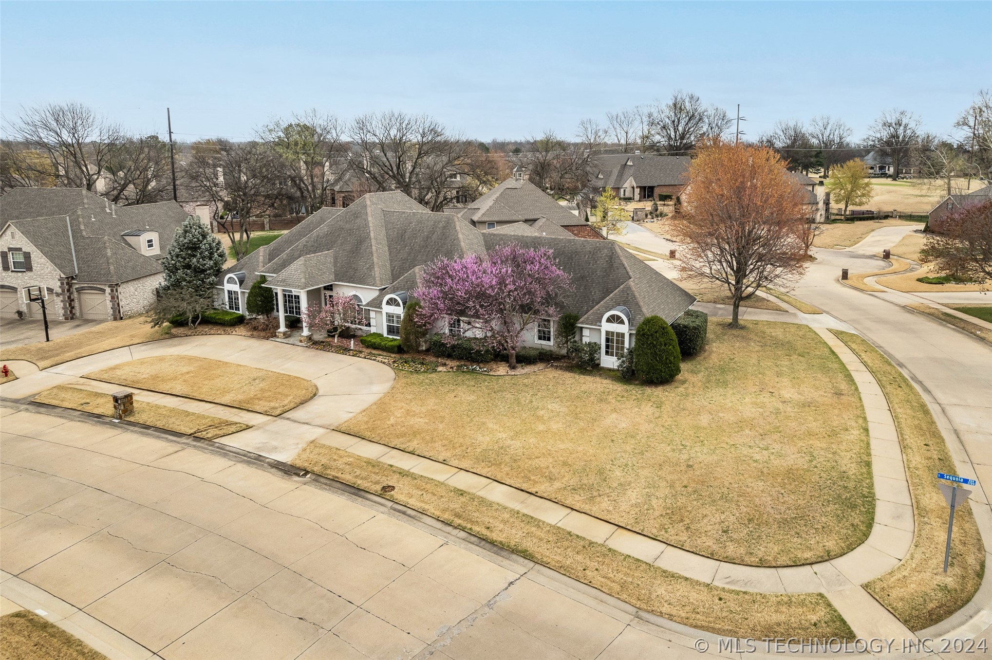 3613 S Sequoia Avenue