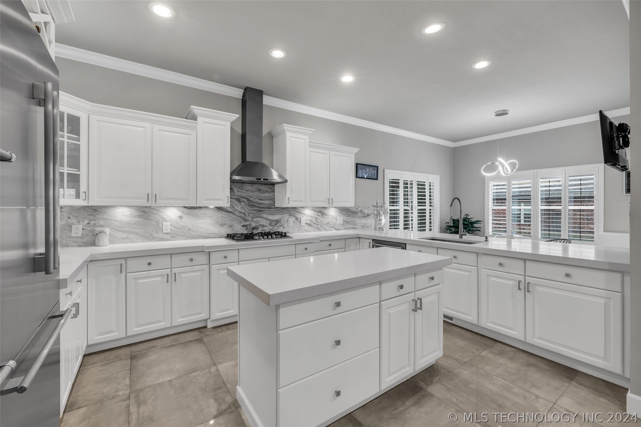 3613 S Sequoia Avenue