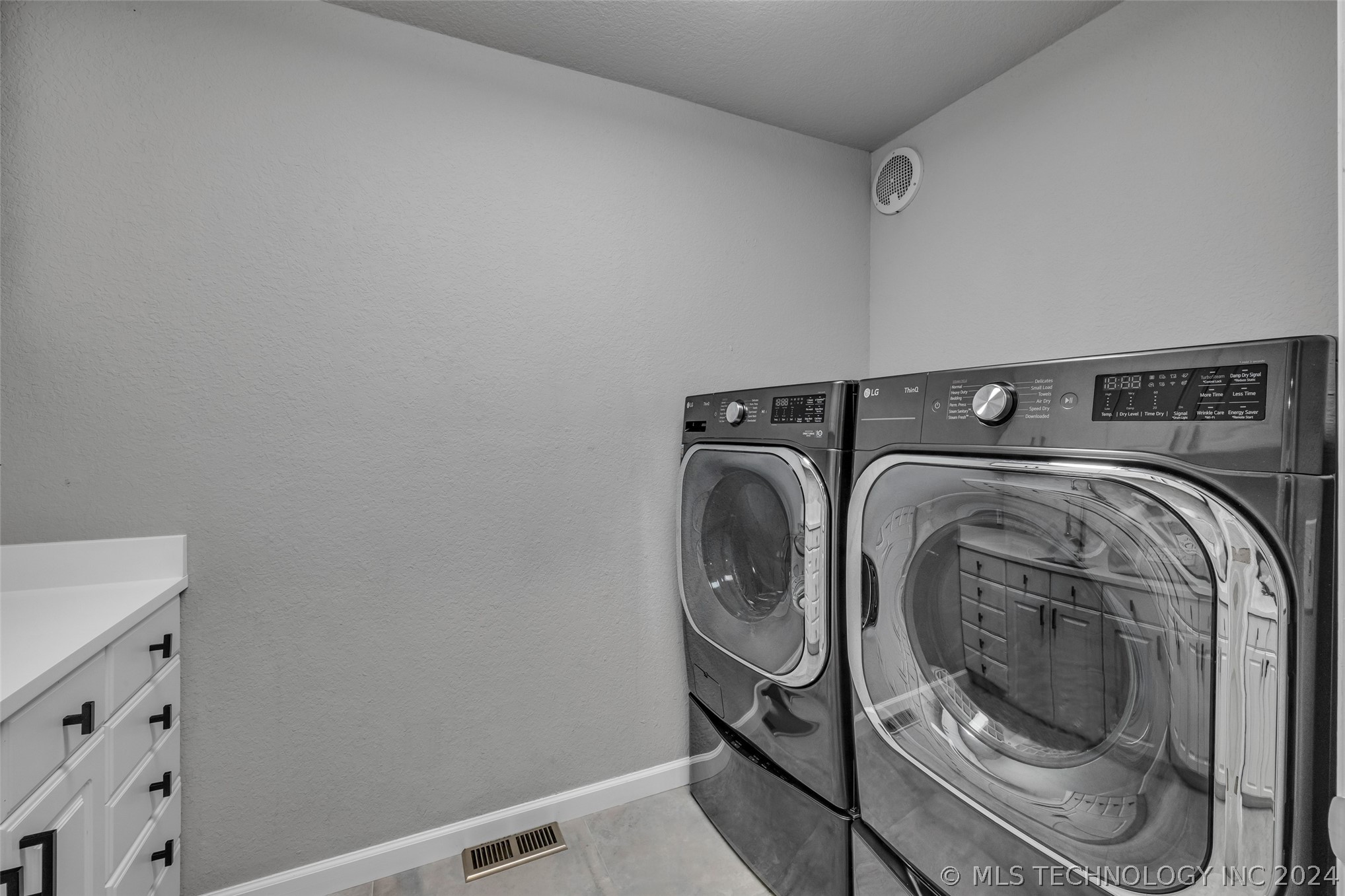 3613 S Sequoia Avenue