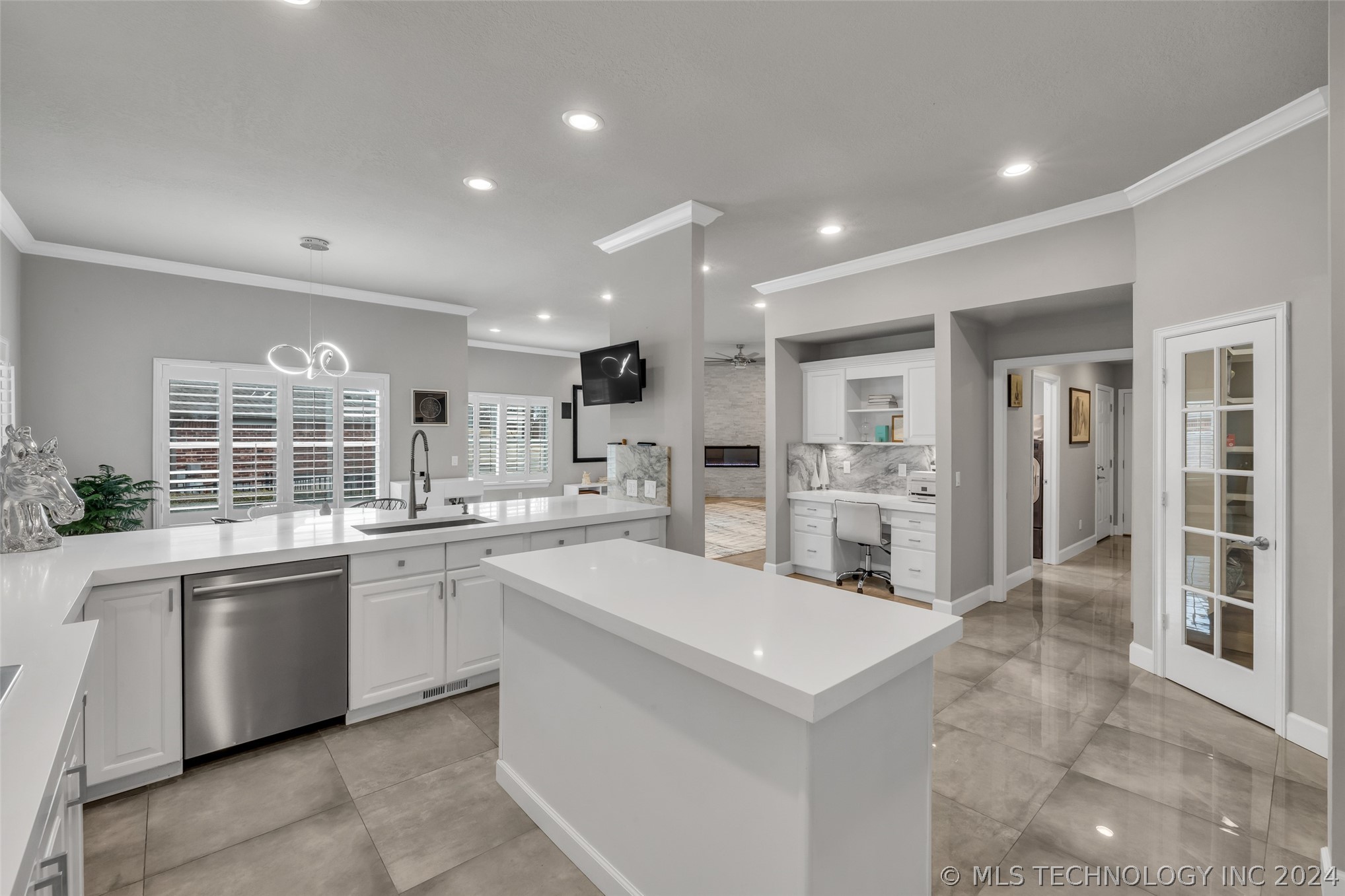 3613 S Sequoia Avenue