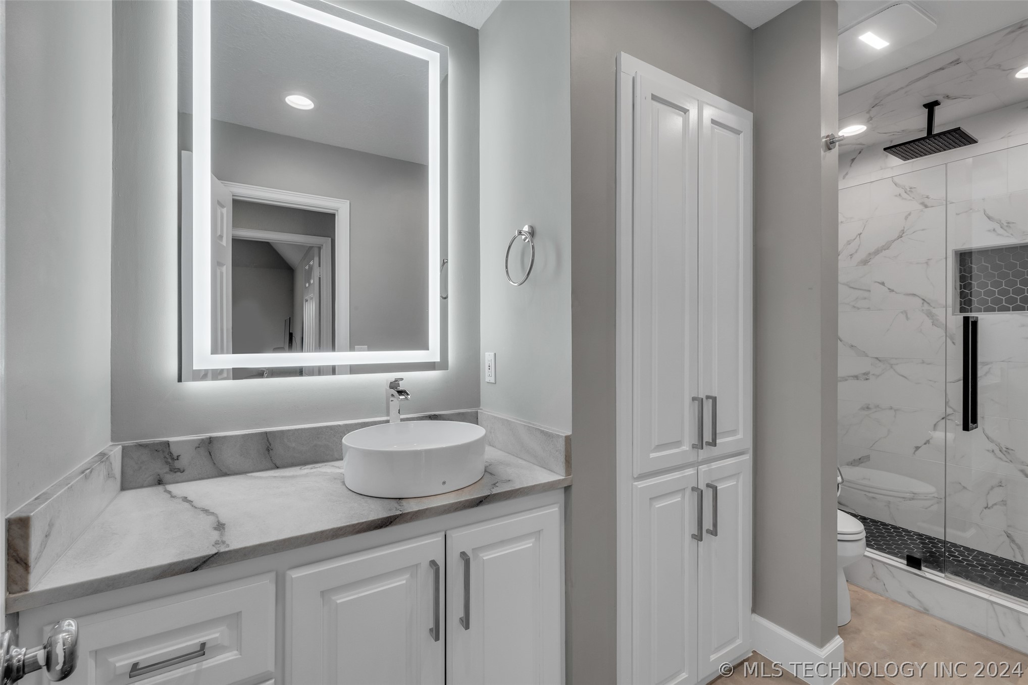 3613 S Sequoia Avenue