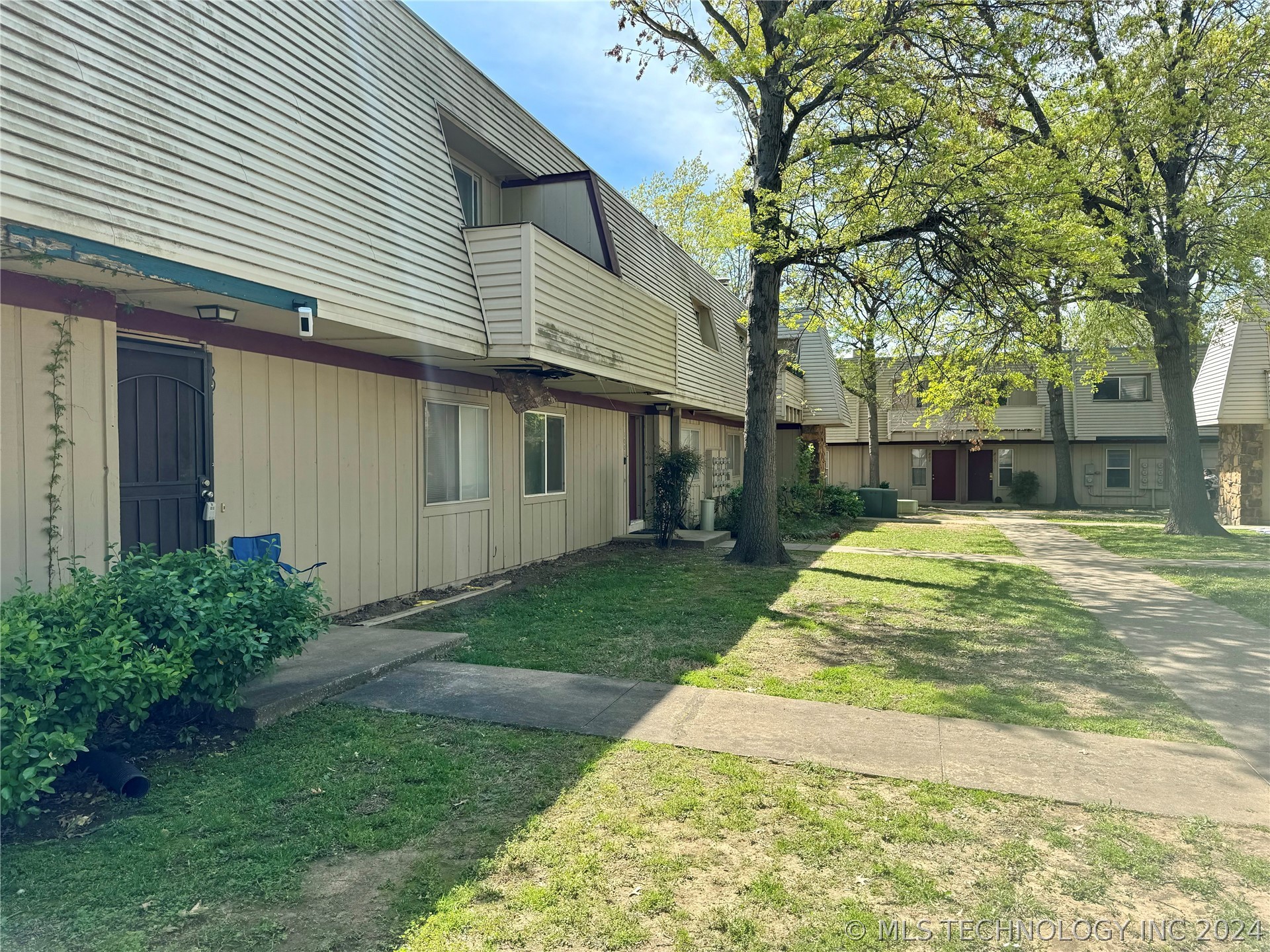 2215 E 66th Place 1004