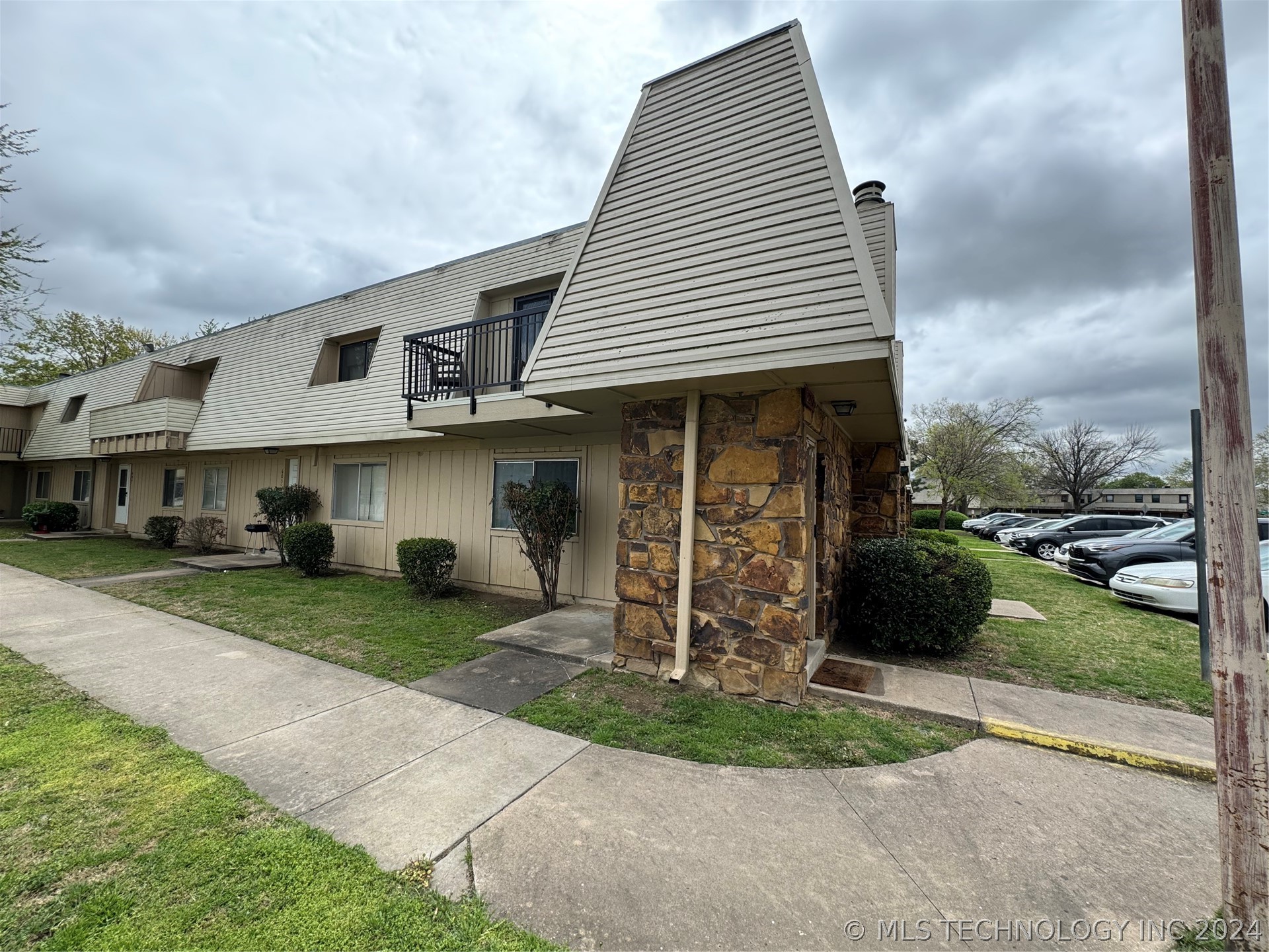 2207 E 66th Place 602