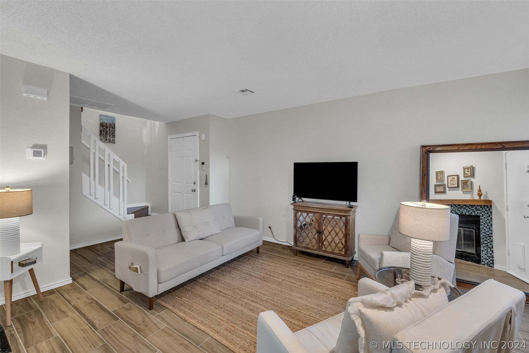 2801 S Juniper Street 123