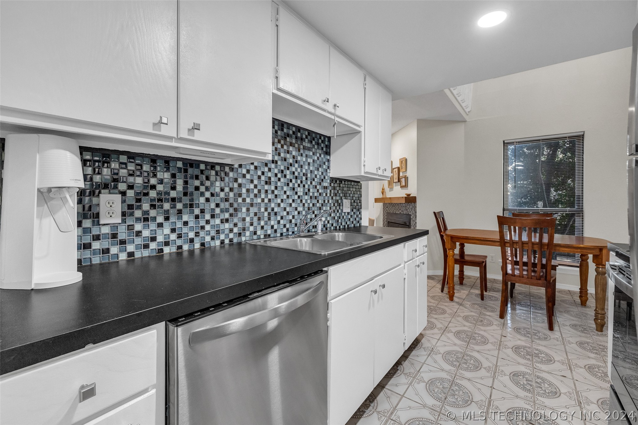 2801 S Juniper Street 123