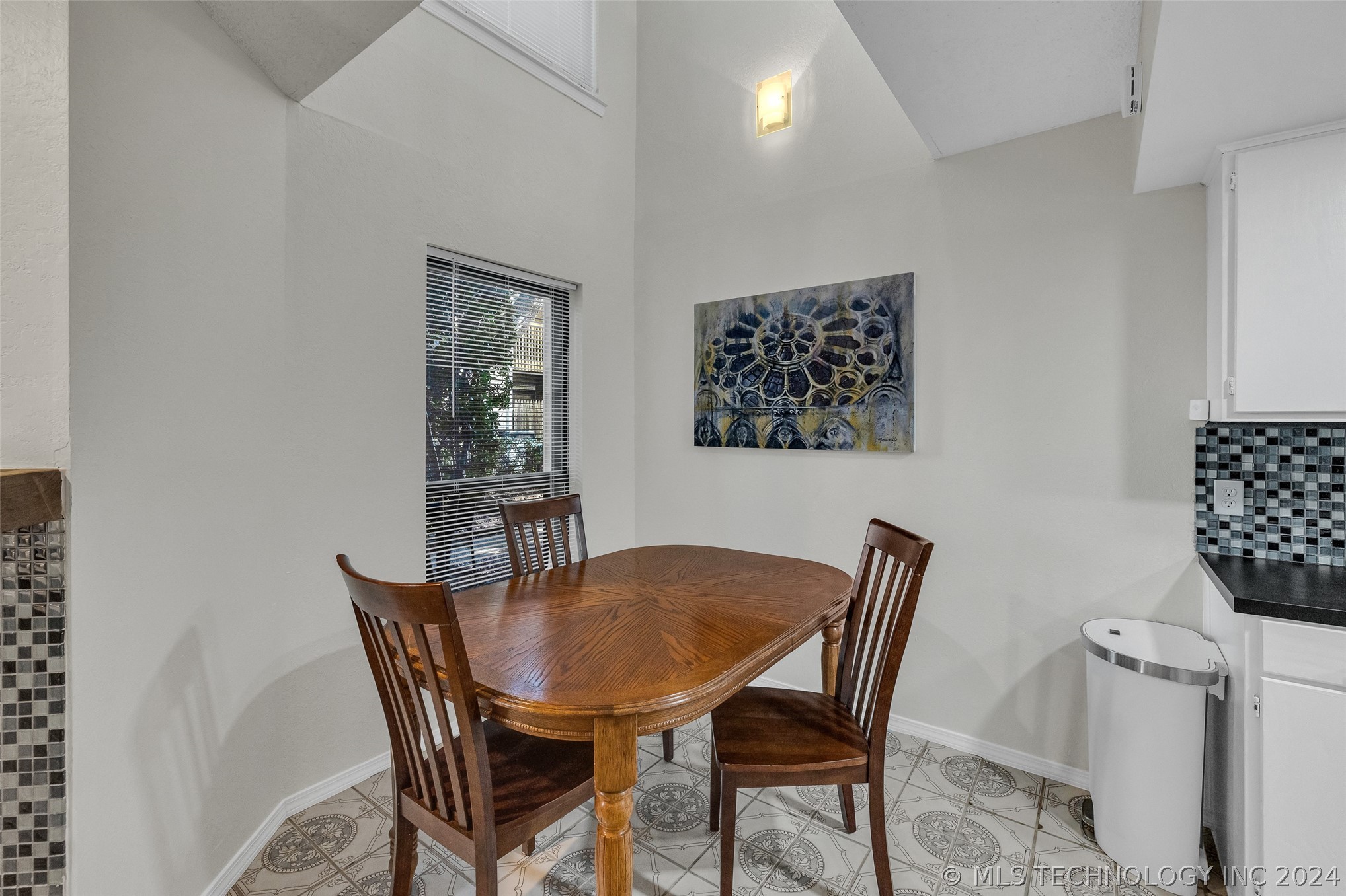 2801 S Juniper Street 123