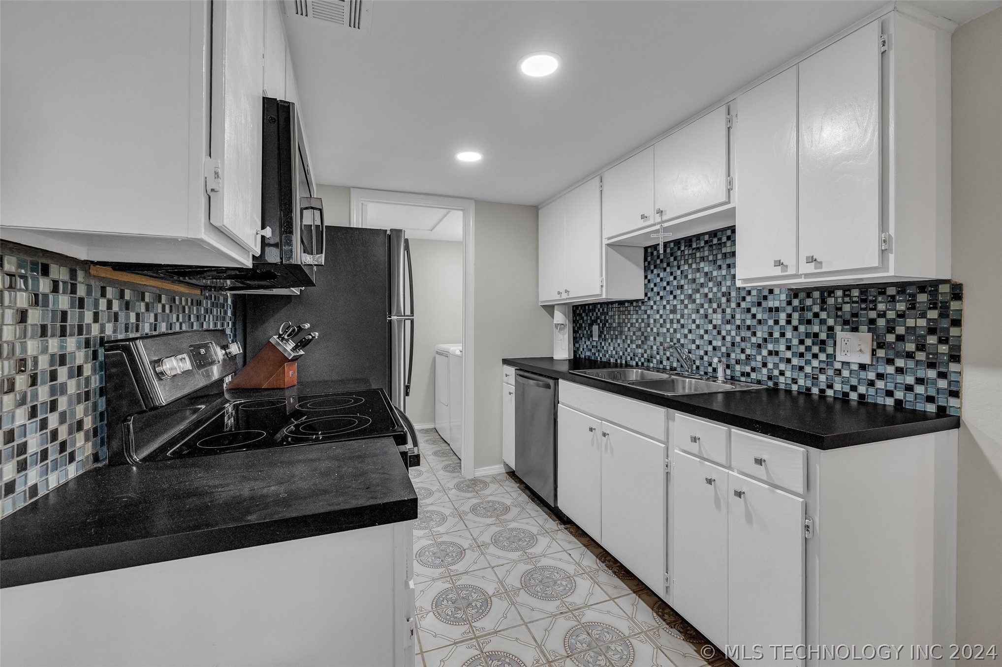 2801 S Juniper Street 123