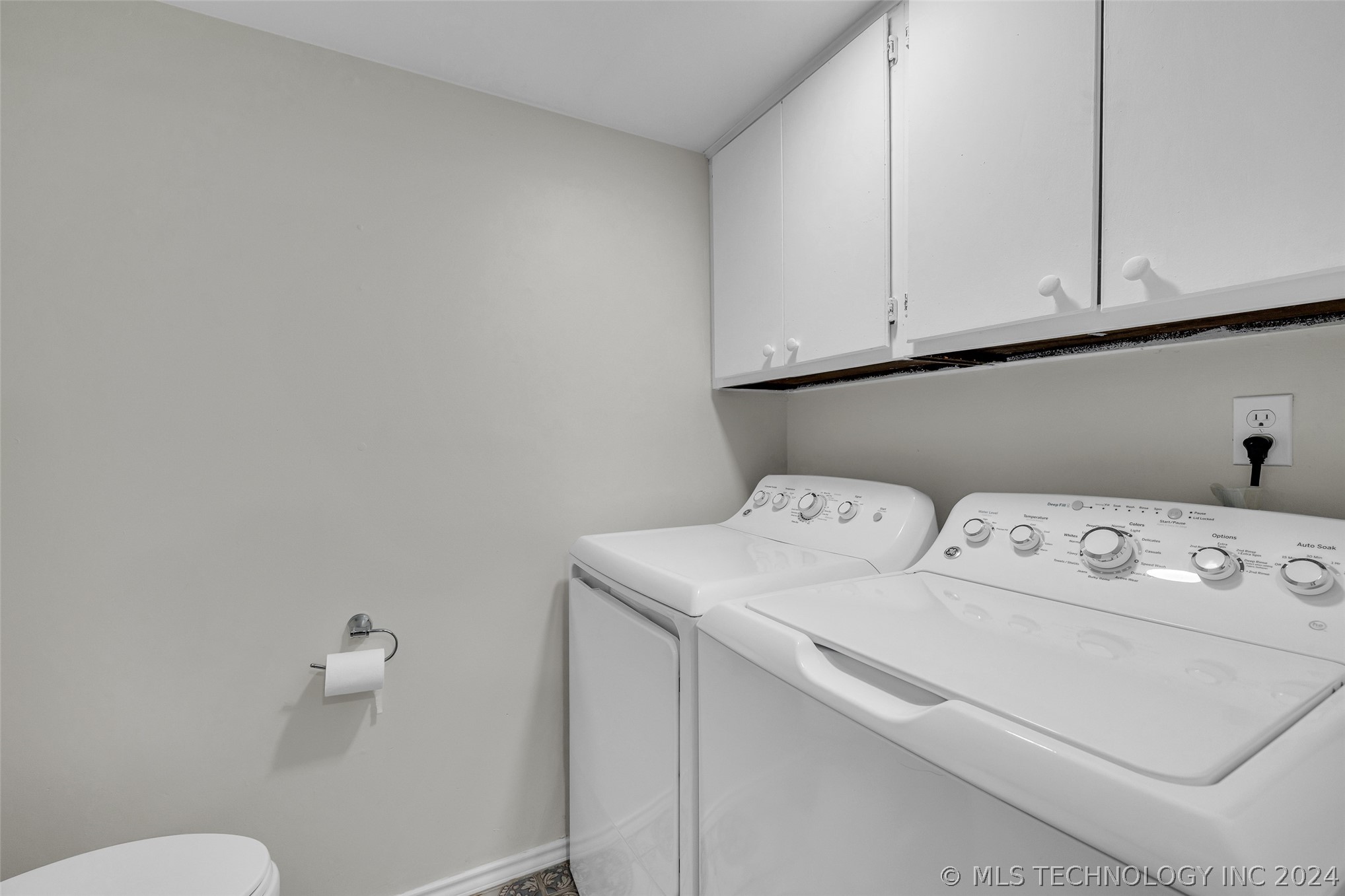 2801 S Juniper Street 123