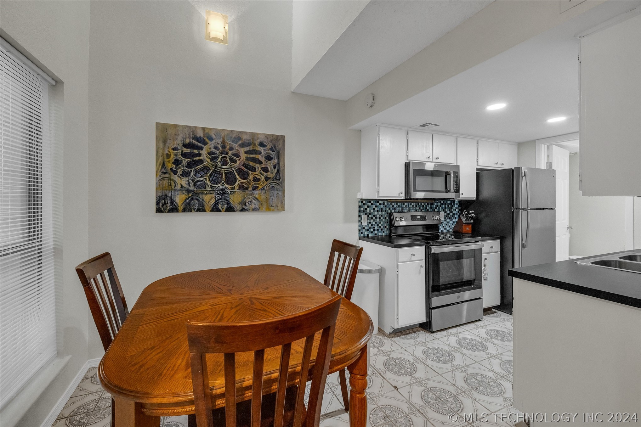 2801 S Juniper Street 123