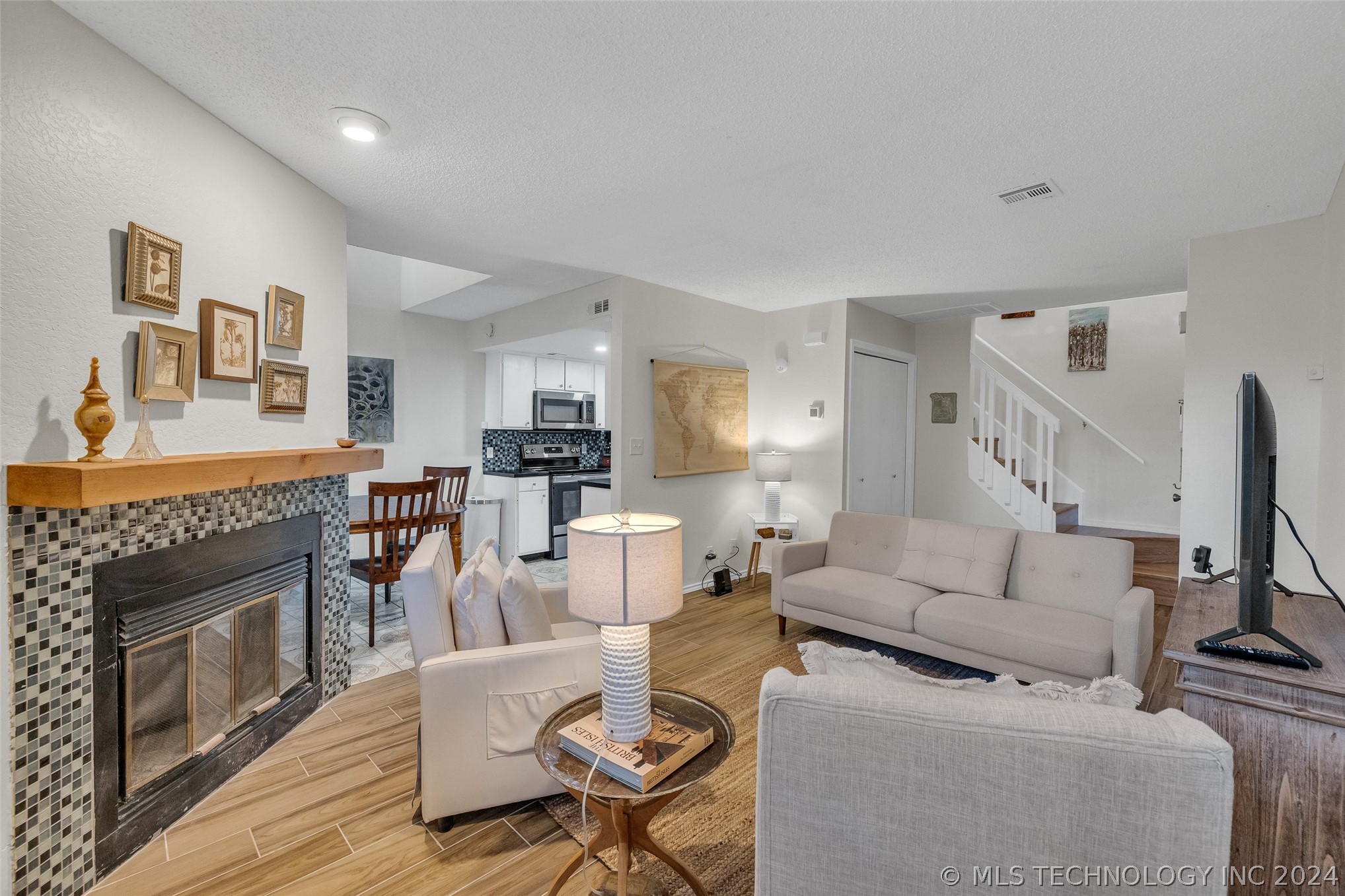 2801 S Juniper Street 123