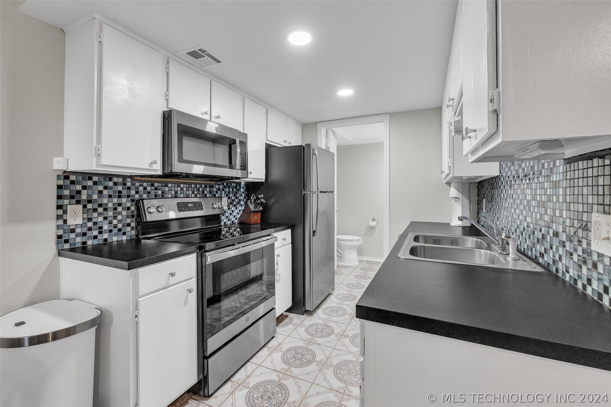 2801 S Juniper Street 123