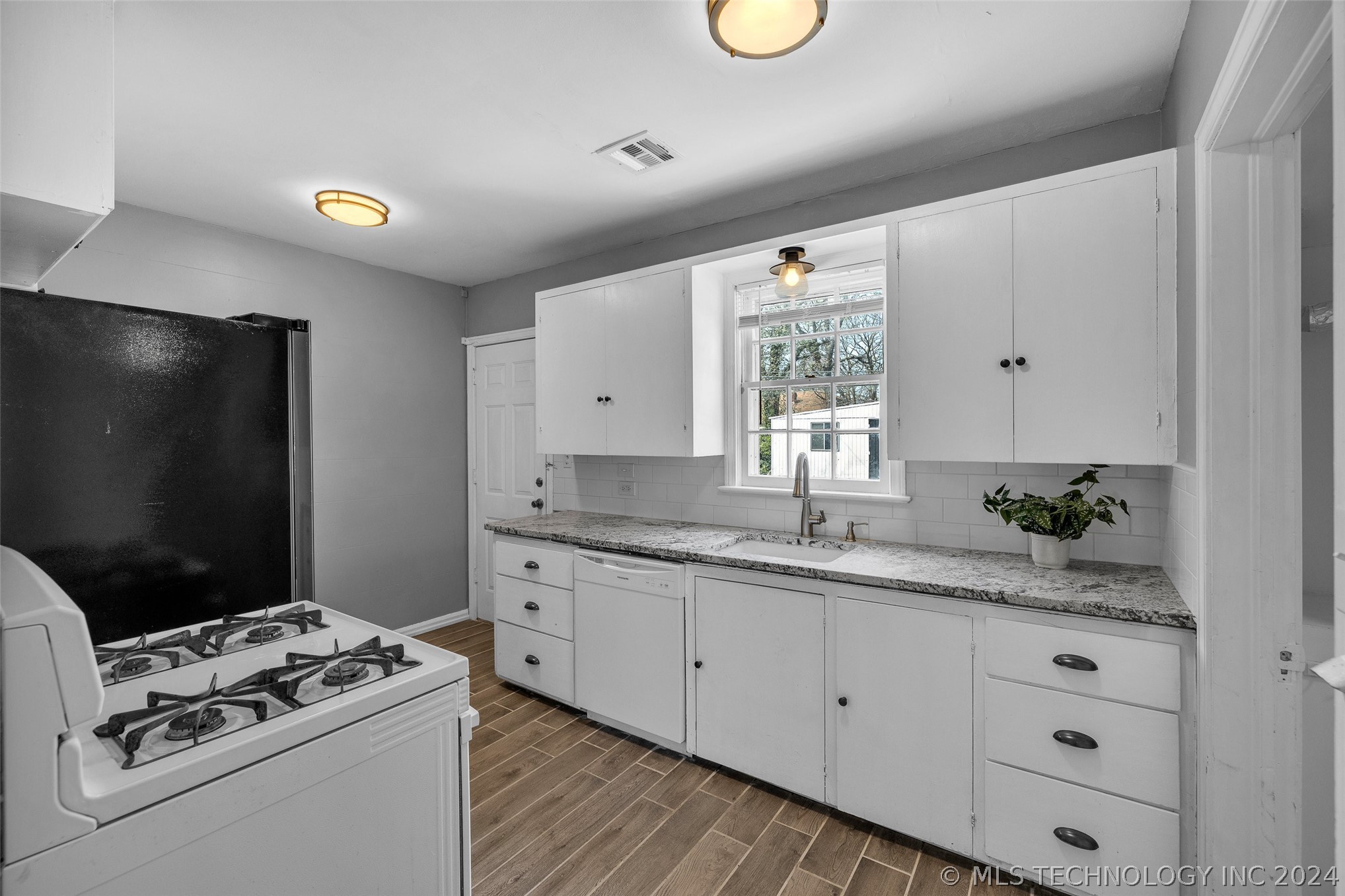 1530 S Jamestown Avenue