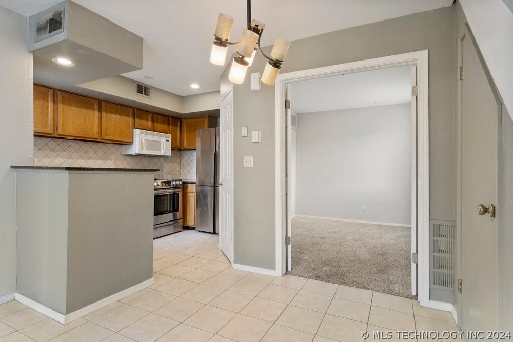 6639 S Victor Avenue G207