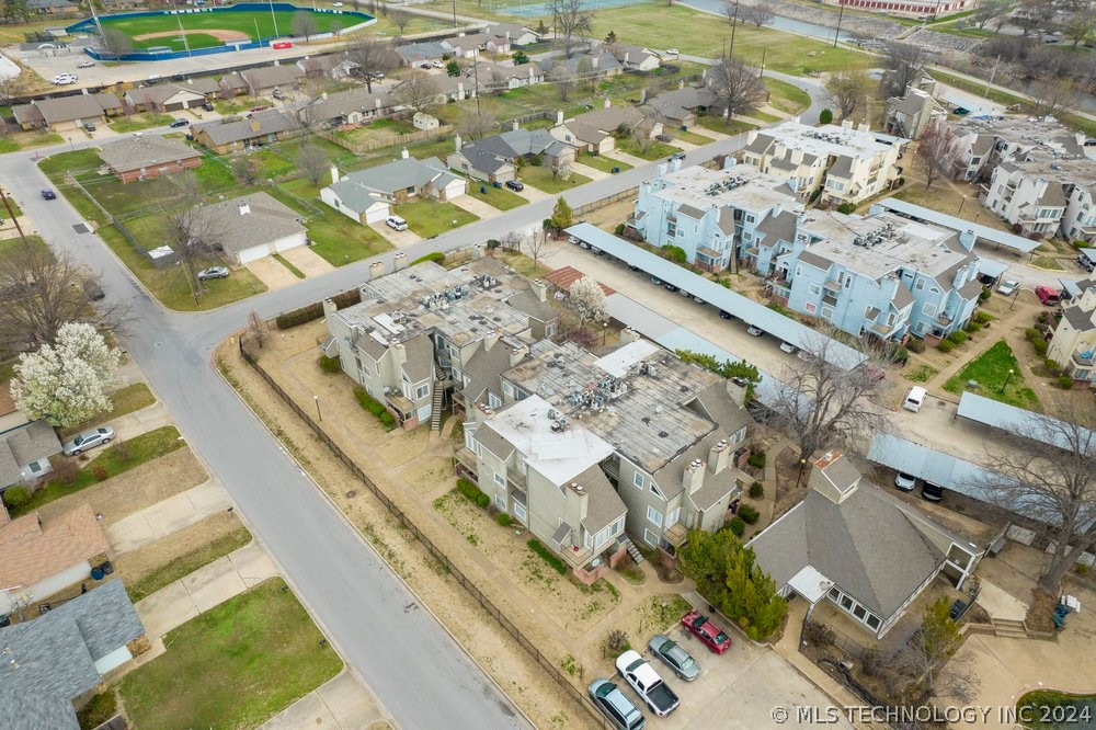 6639 S Victor Avenue G207