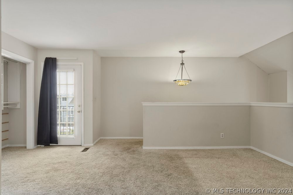 6639 S Victor Avenue G207